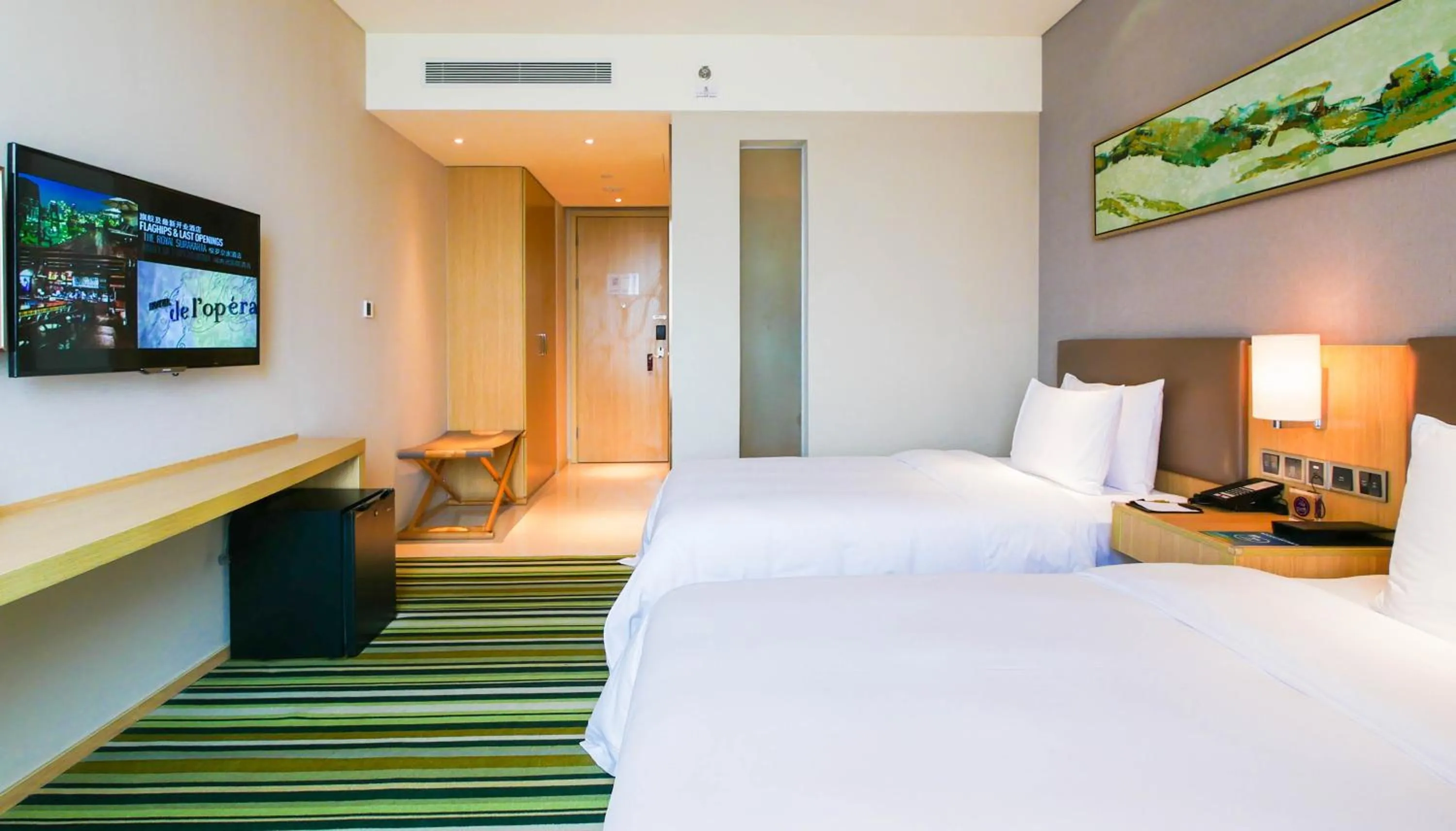 Superior Twin Room with Lake View in Mercure Nanchang Sunac