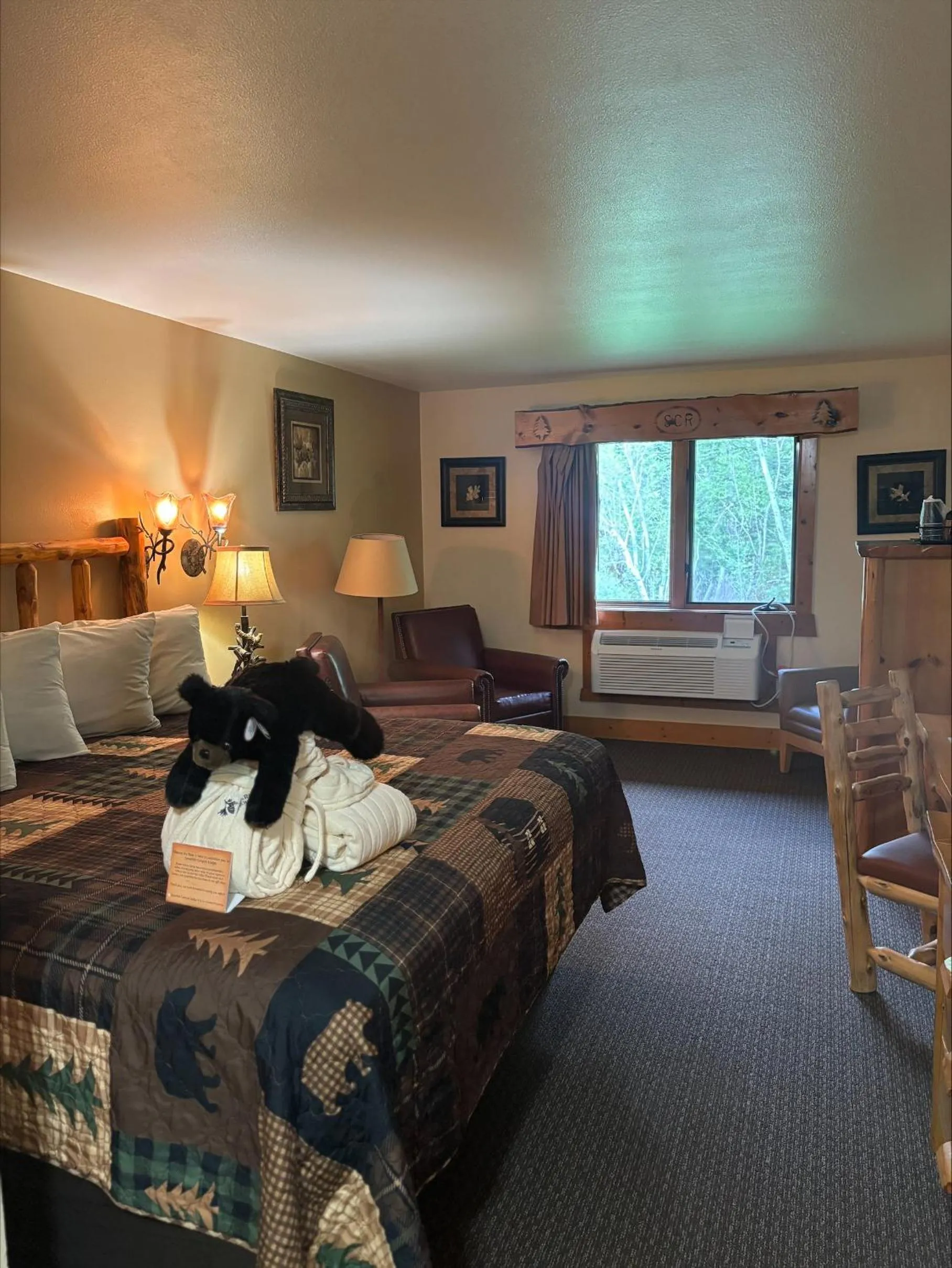 King Room with Mountain View in Spearfish Canyon Lodge