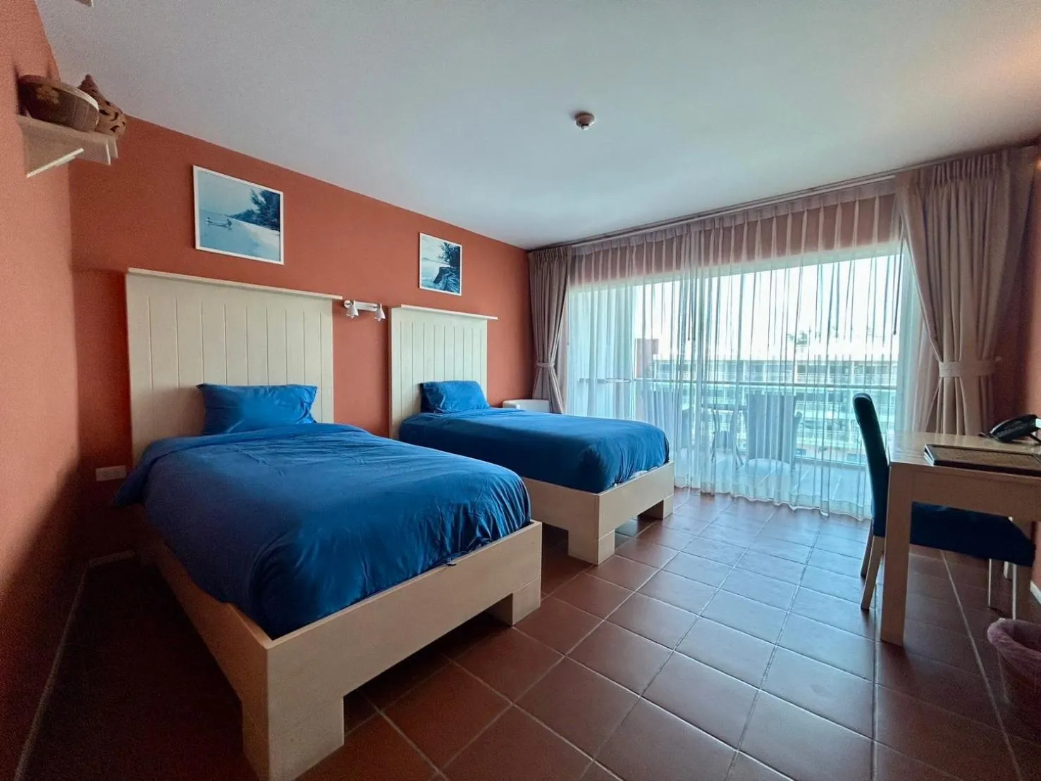 Deluxe Twin Room in GrandBlue Resort & Beachclub