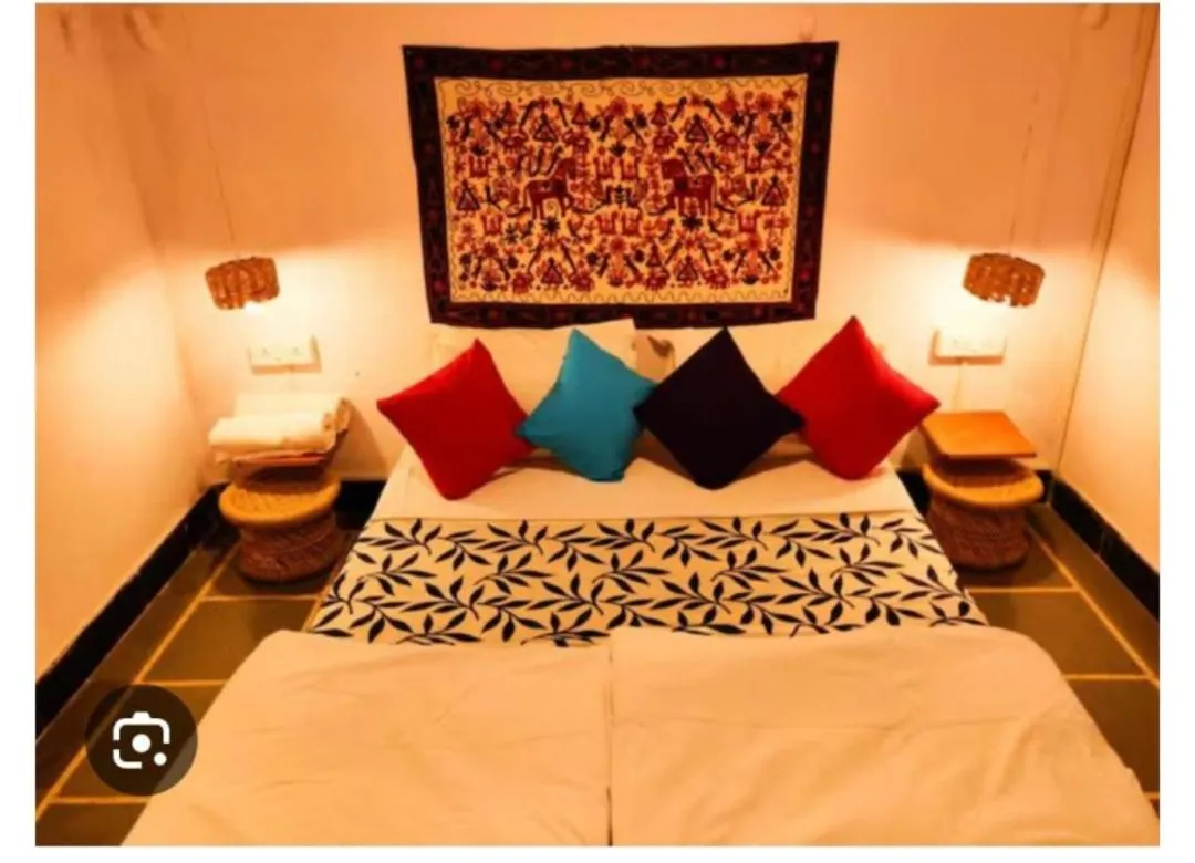 Deluxe Private A/C Room with Shared Bathroom in goSTOPS Udaipur