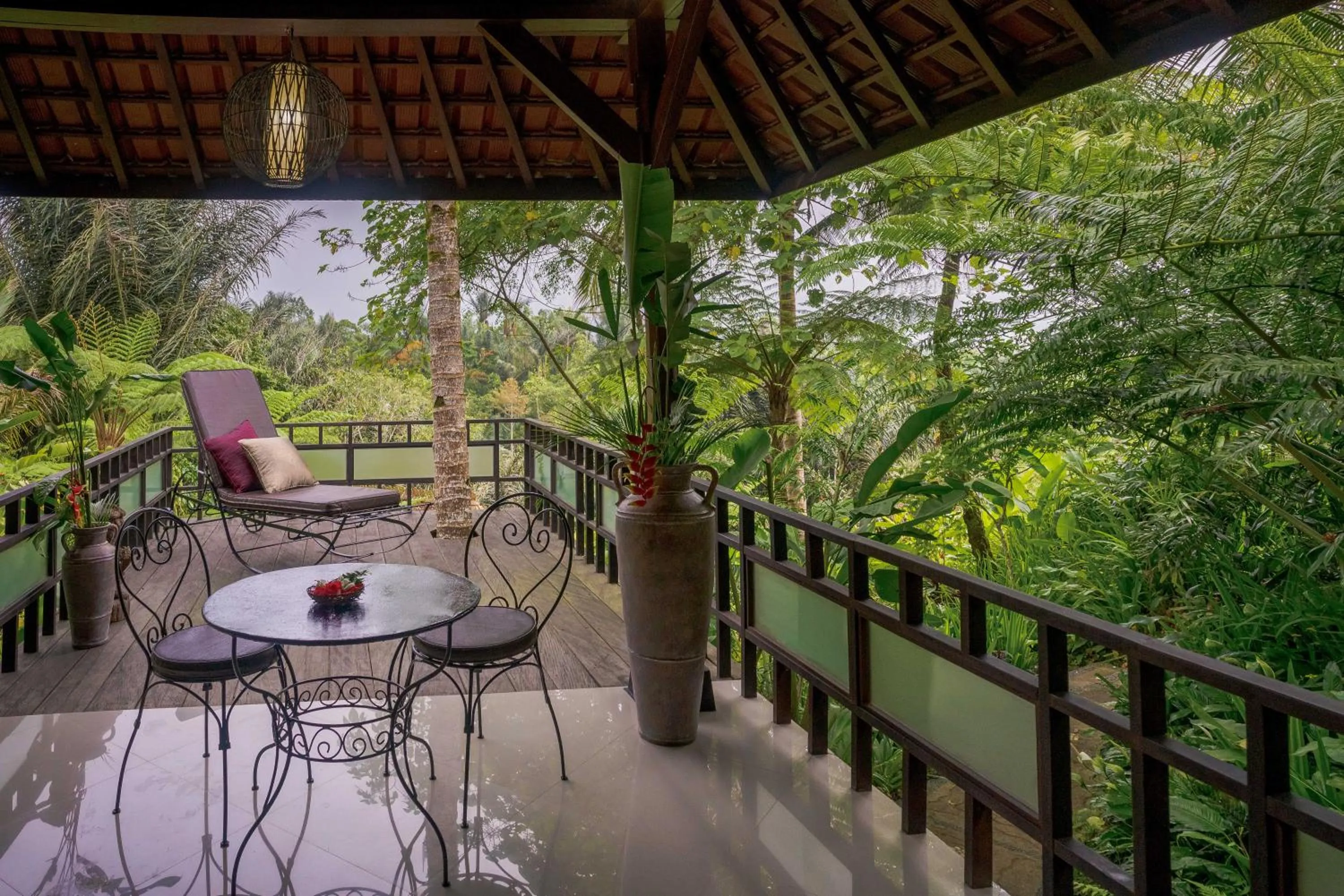 Honeymoon Suite with Valley View in Alassari Plantation