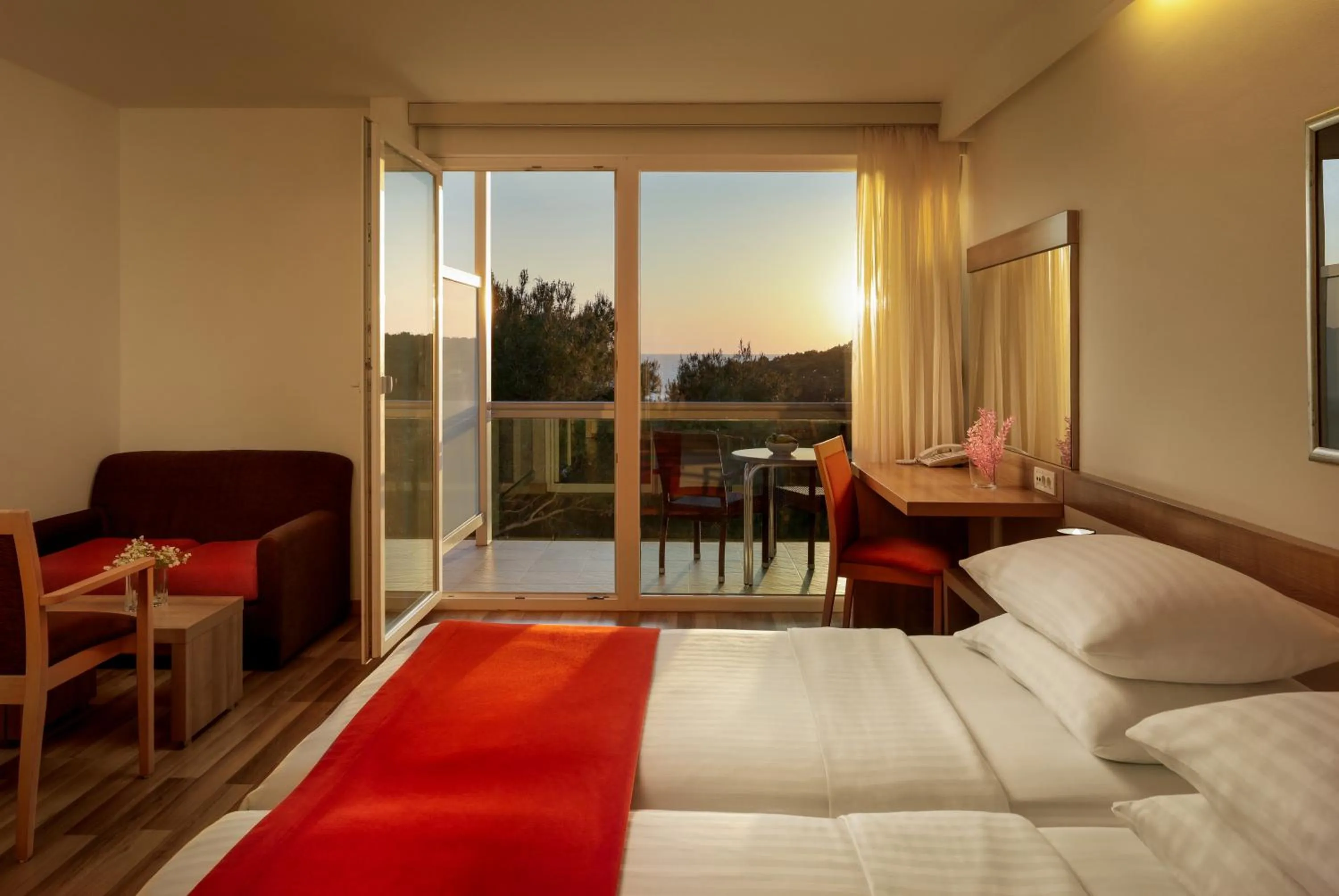 Premium Twin Room with Balcony and Sea Side in Hotel Aurora