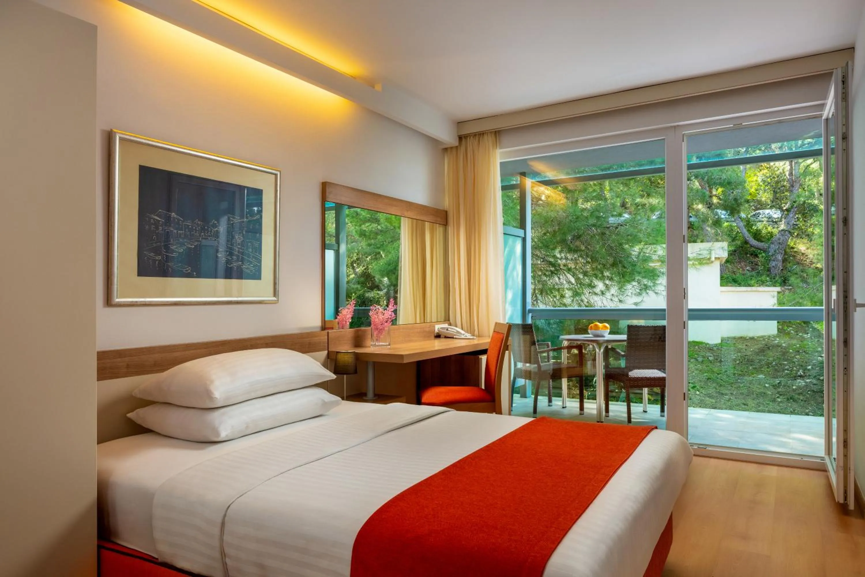 Double Room with Balcony - Disability Access - Park Side in Hotel Aurora