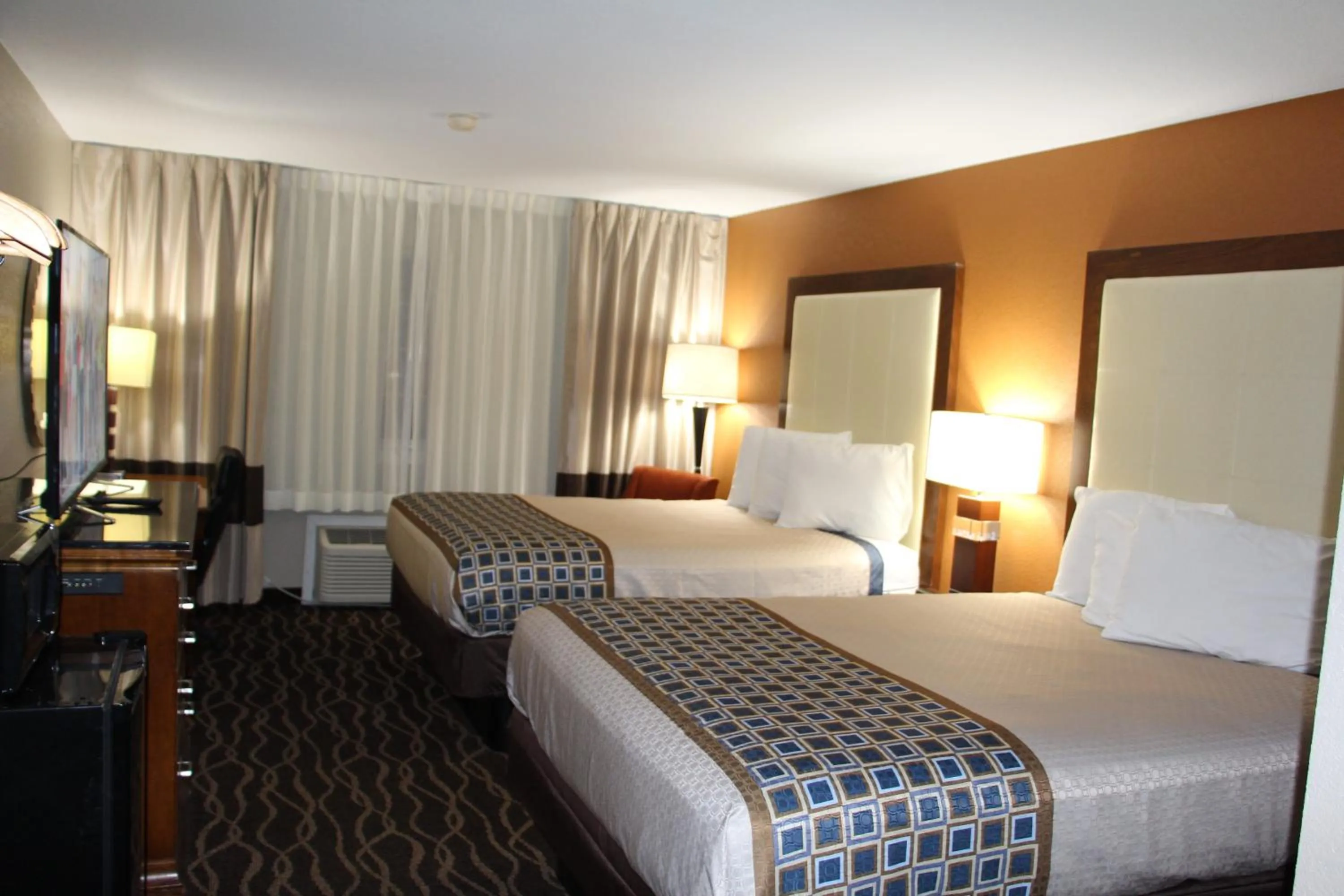  Double Queen with Two Queen Beds - Indoor - Non-Smoking in Westbridge Inn and Suites