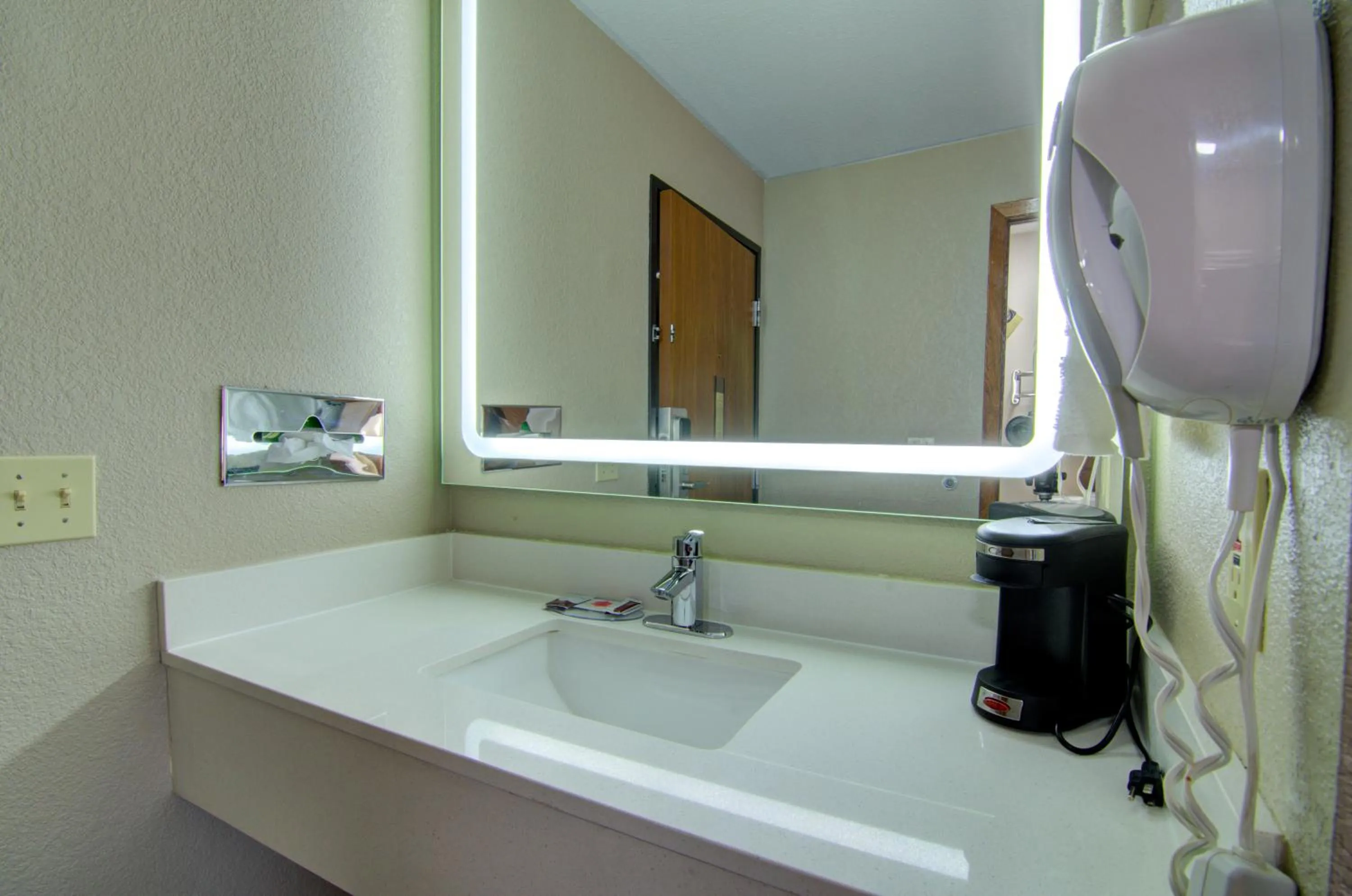 King Room - single occupancy - Disability Access (Non-Smoking) in Westbridge Inn and Suites