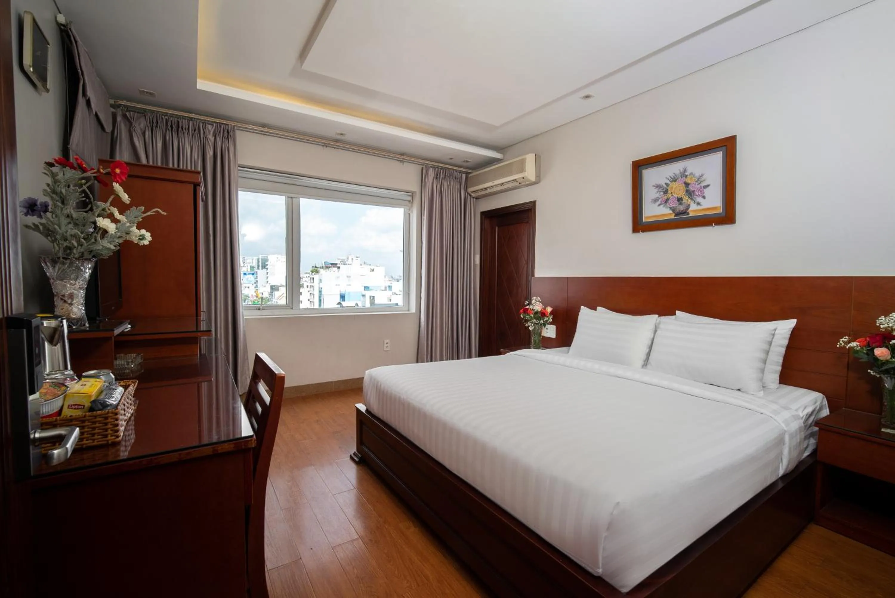 Deluxe Double Room in Van Ha Hotel Etown - Nhà Ga T3 Sân Bay TSN
