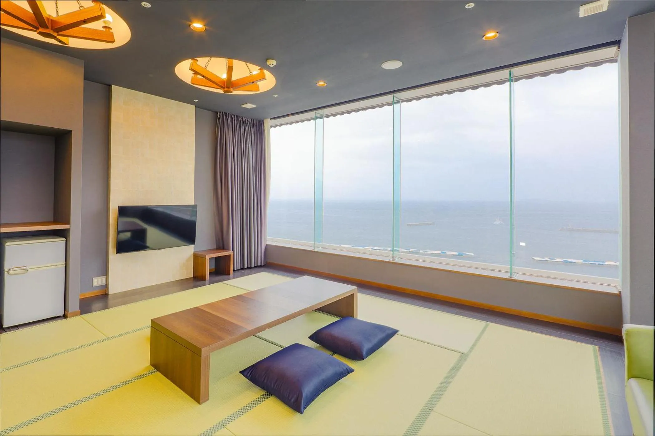 Superior Japanese-Style-Room 19 square yards Ocean Side Top Floor - Non-Smoking - Shared Bathroom in Ooedo Onsen Monogatari Premium Atami