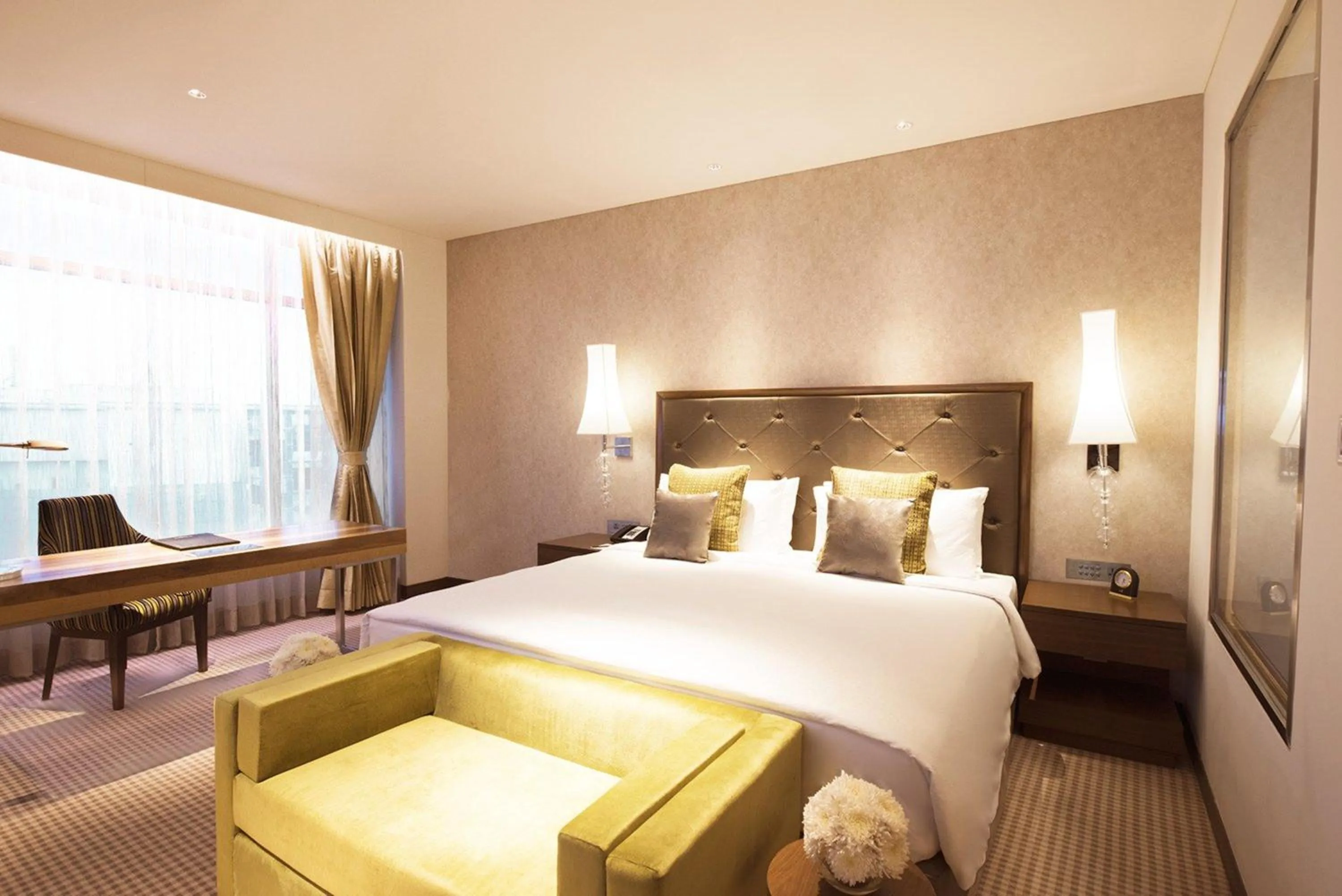 Club King Room with Lounge Access & One Way Railway Station/ Airport Transfer. - single occupancy in Taj Swarna, Amritsar