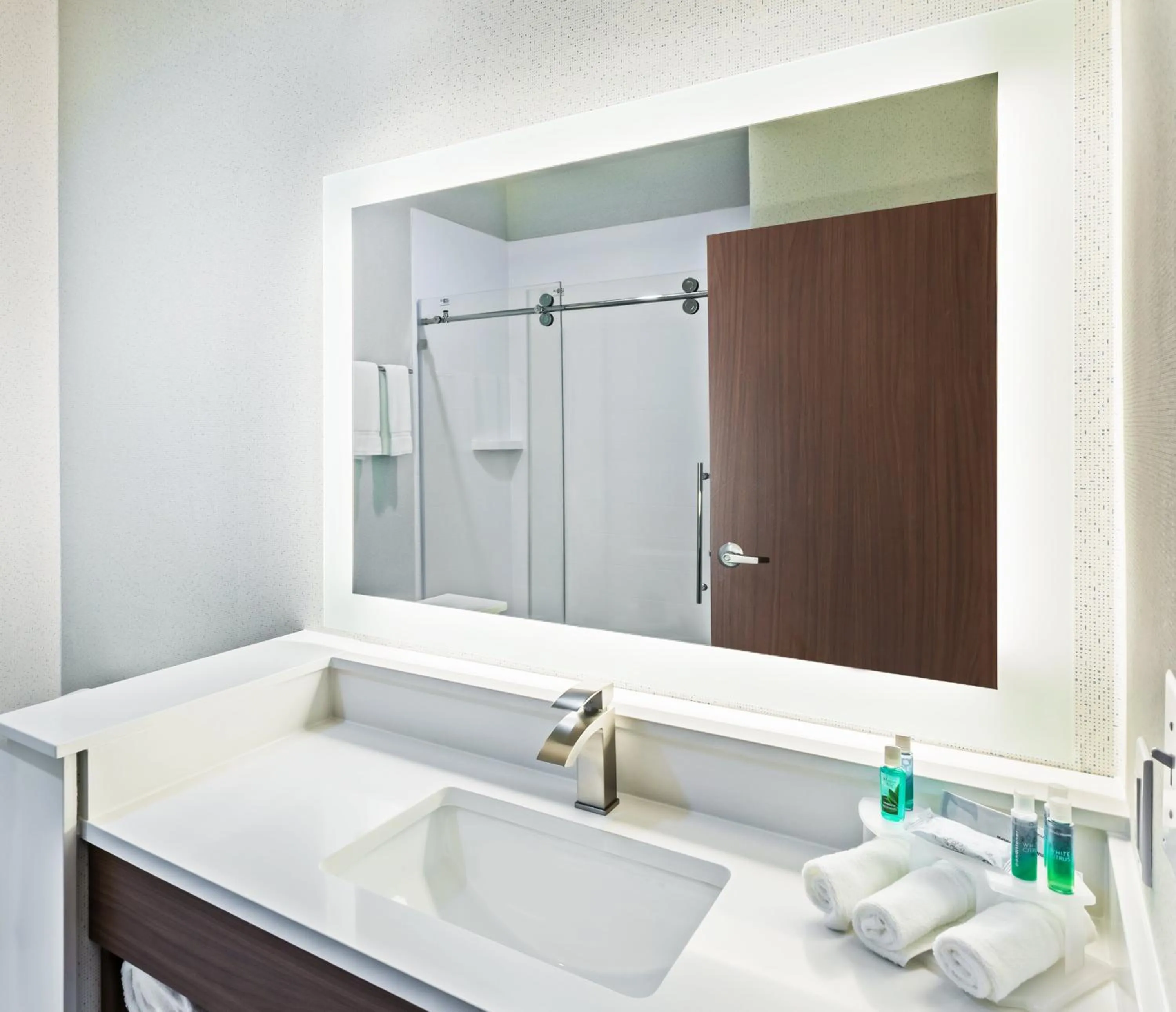 King Room - Mobility Access/Roll in Shower - Non-Smoking in Holiday Inn Express & Suites - Coffeyville by IHG
