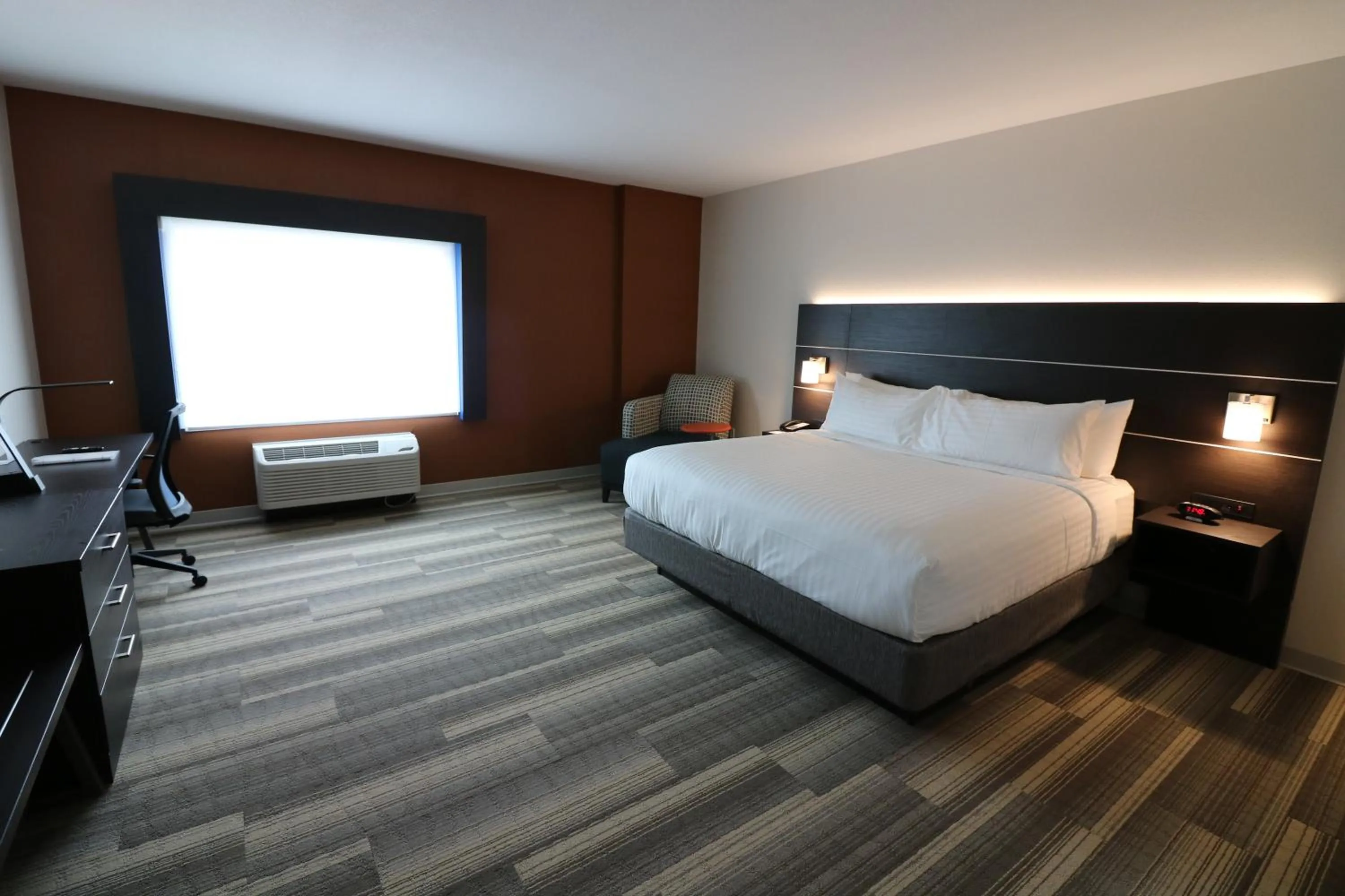 Standard King Room in Holiday Inn Express & Suites - Coffeyville by IHG