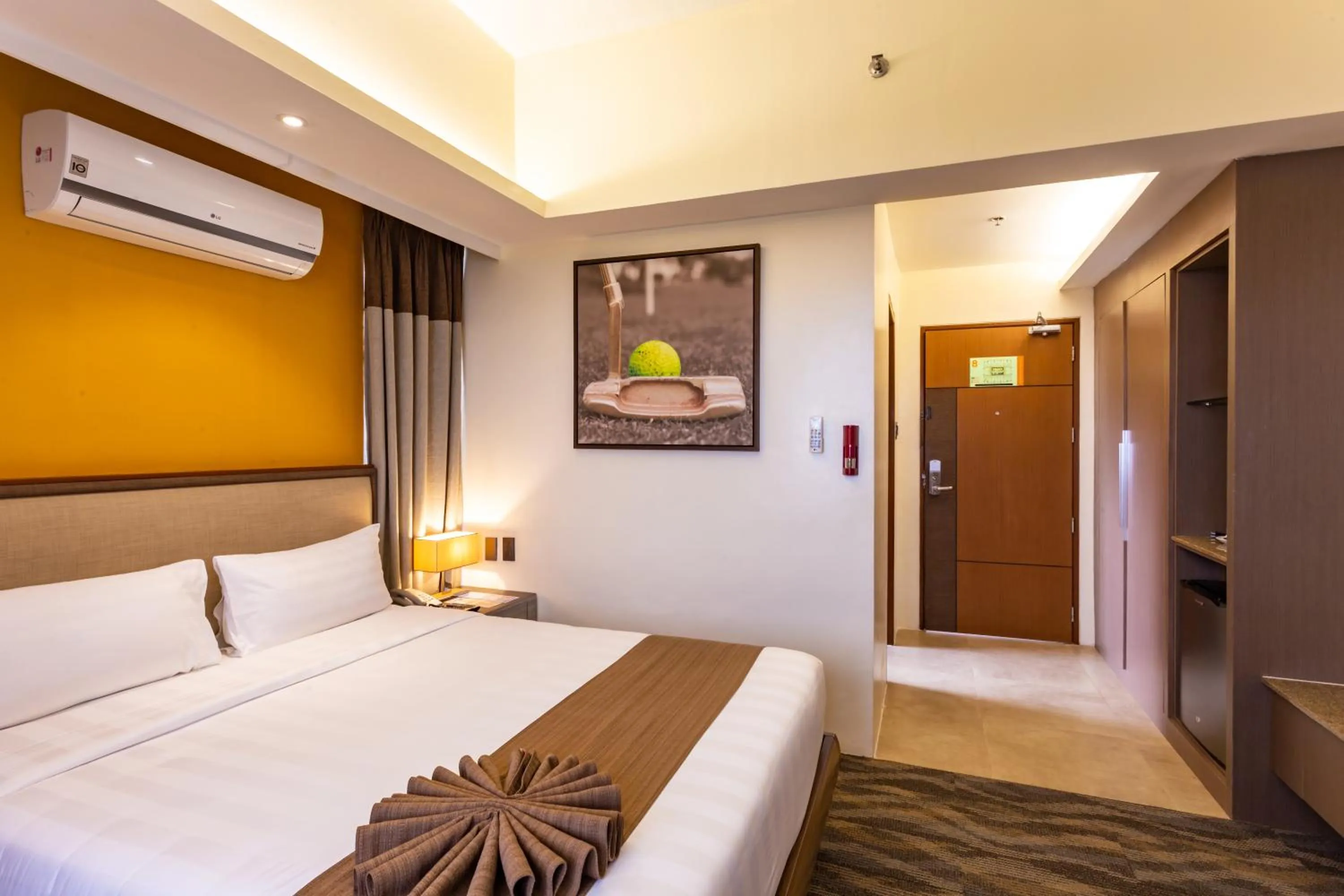 Premium Deluxe Queen with Lake View in Splendido Tagaytay Hotel and Country Club