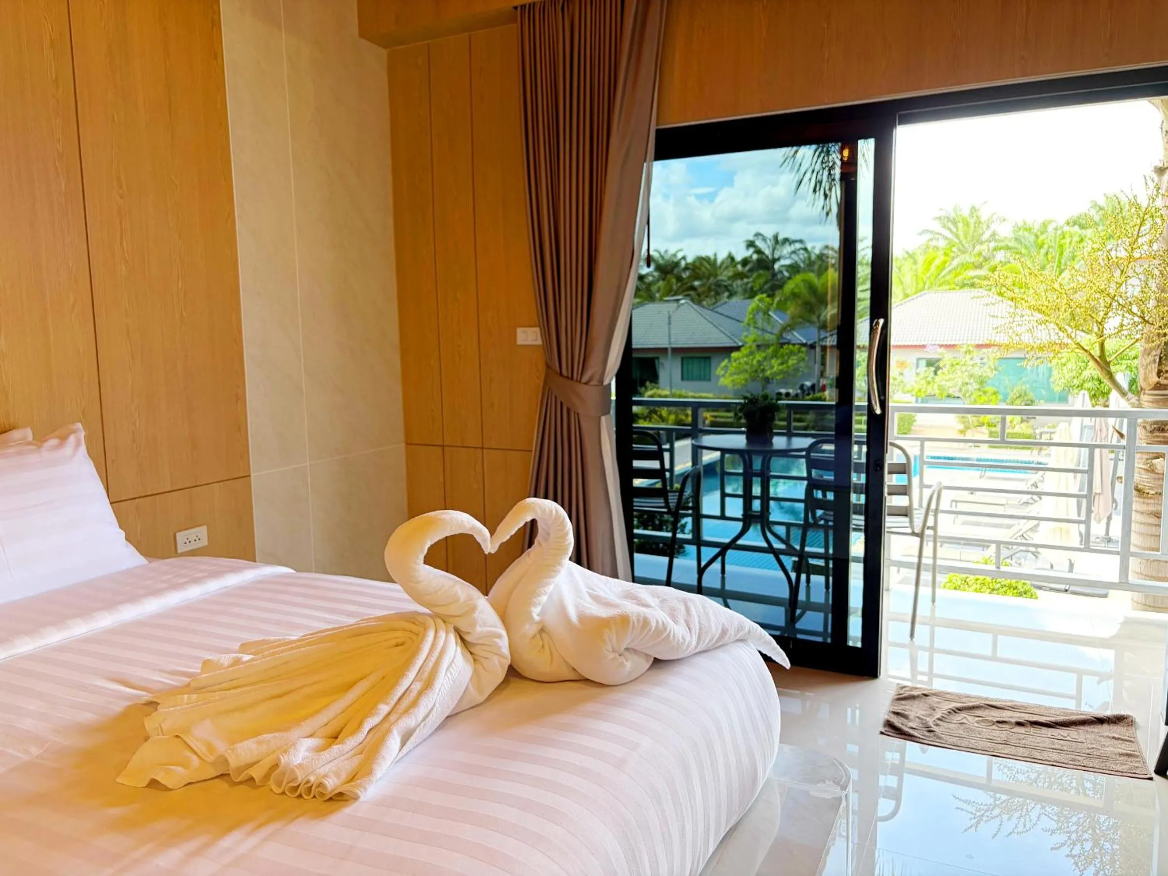 King Room with Pool View in Neenlawat Riverside