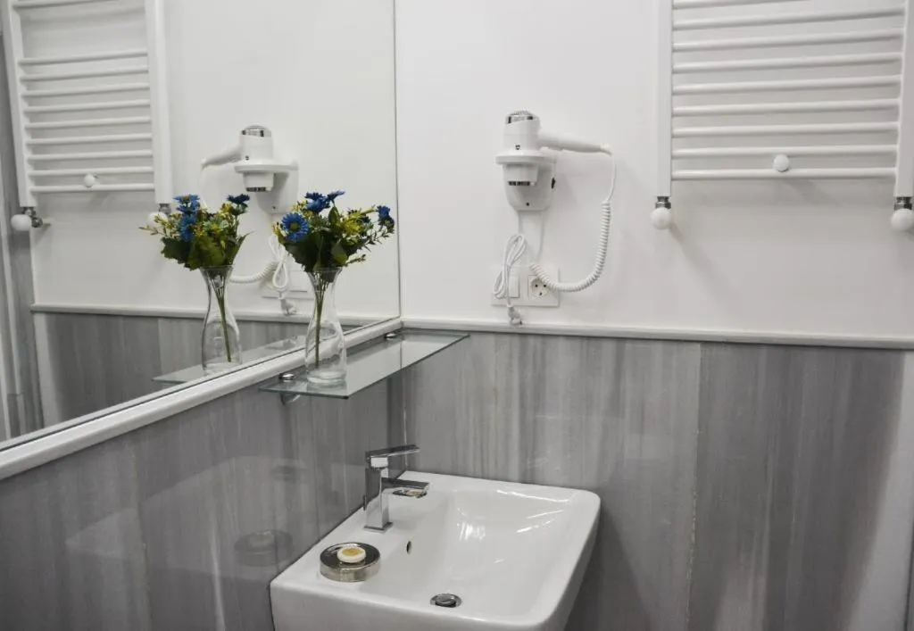 Single Room with Balcony - single occupancy in Piccolo casa bella