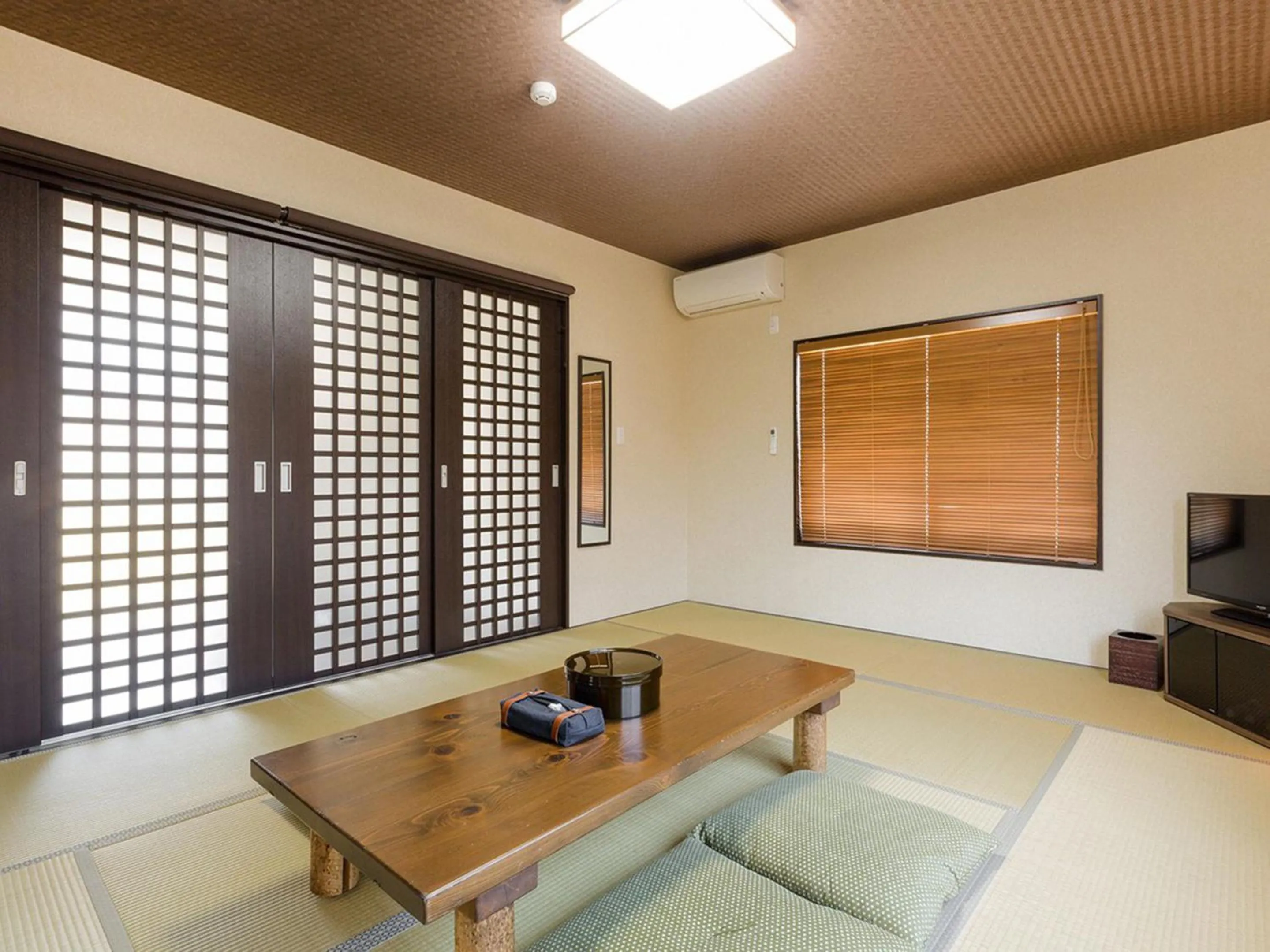 Japanese-Style Room - single occupancy in Racine Home Harie