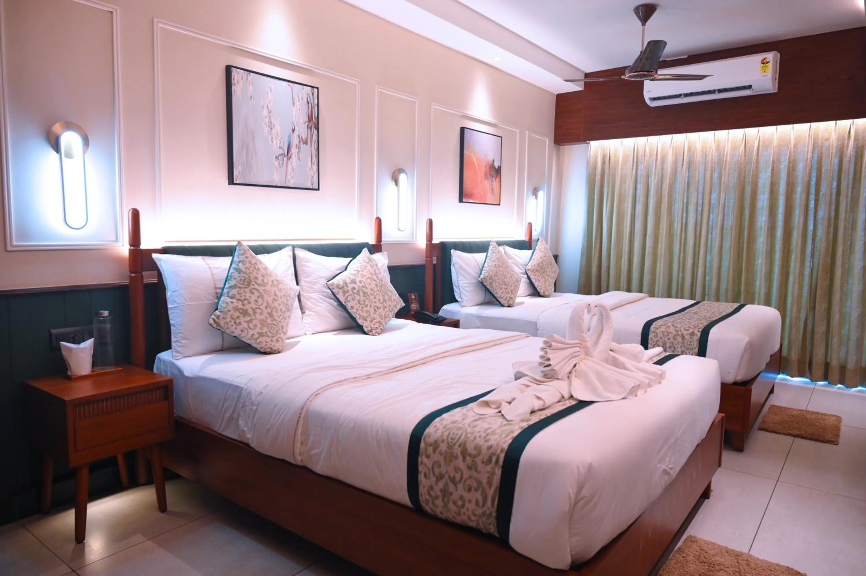 Deluxe Quadruple Room in Hotel Sonar Bangla Puri