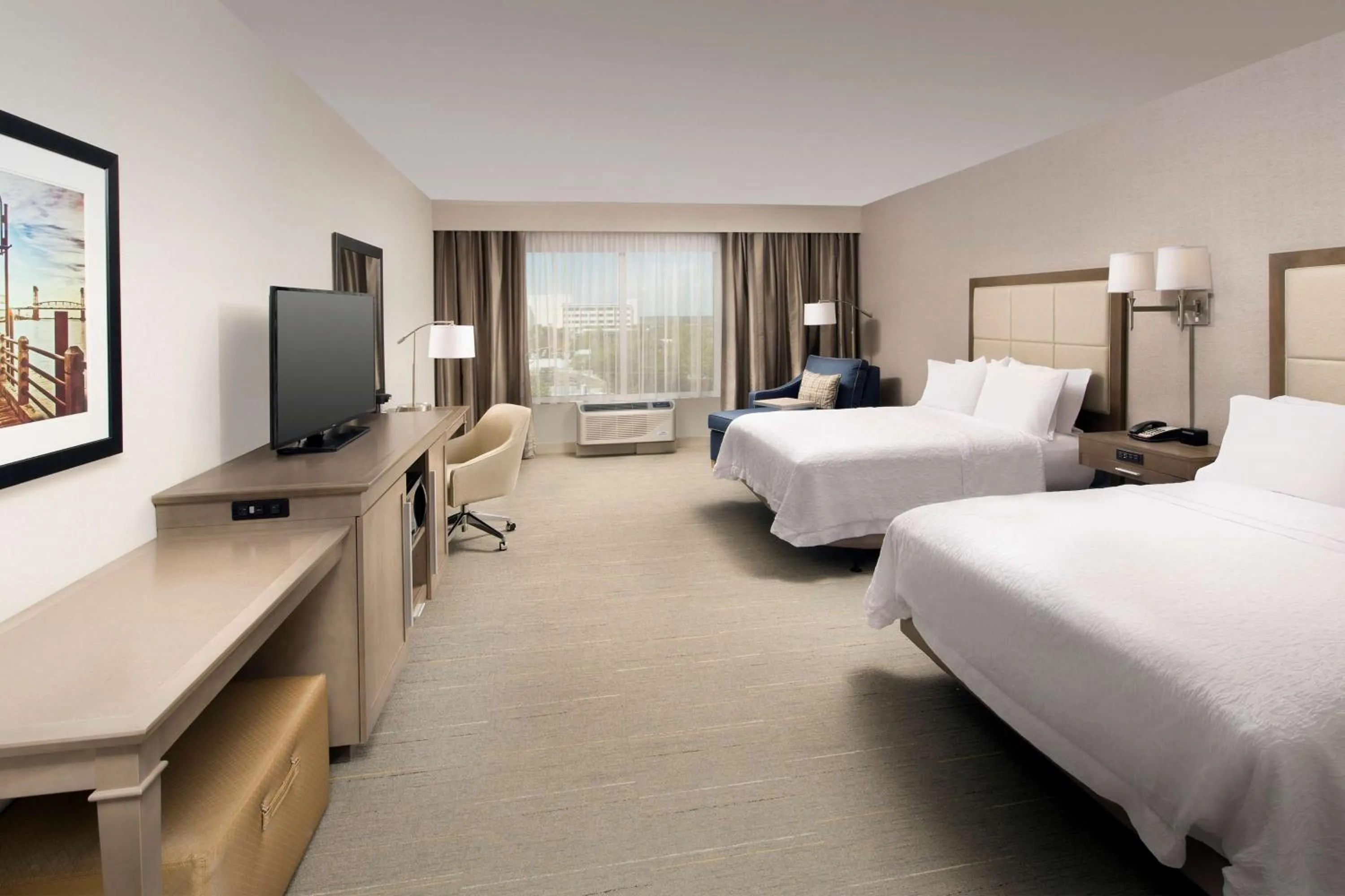 Queen Room with Two Queen Beds - Hearing Access/Non-Smoking in Hampton Inn Wilmington Downtown