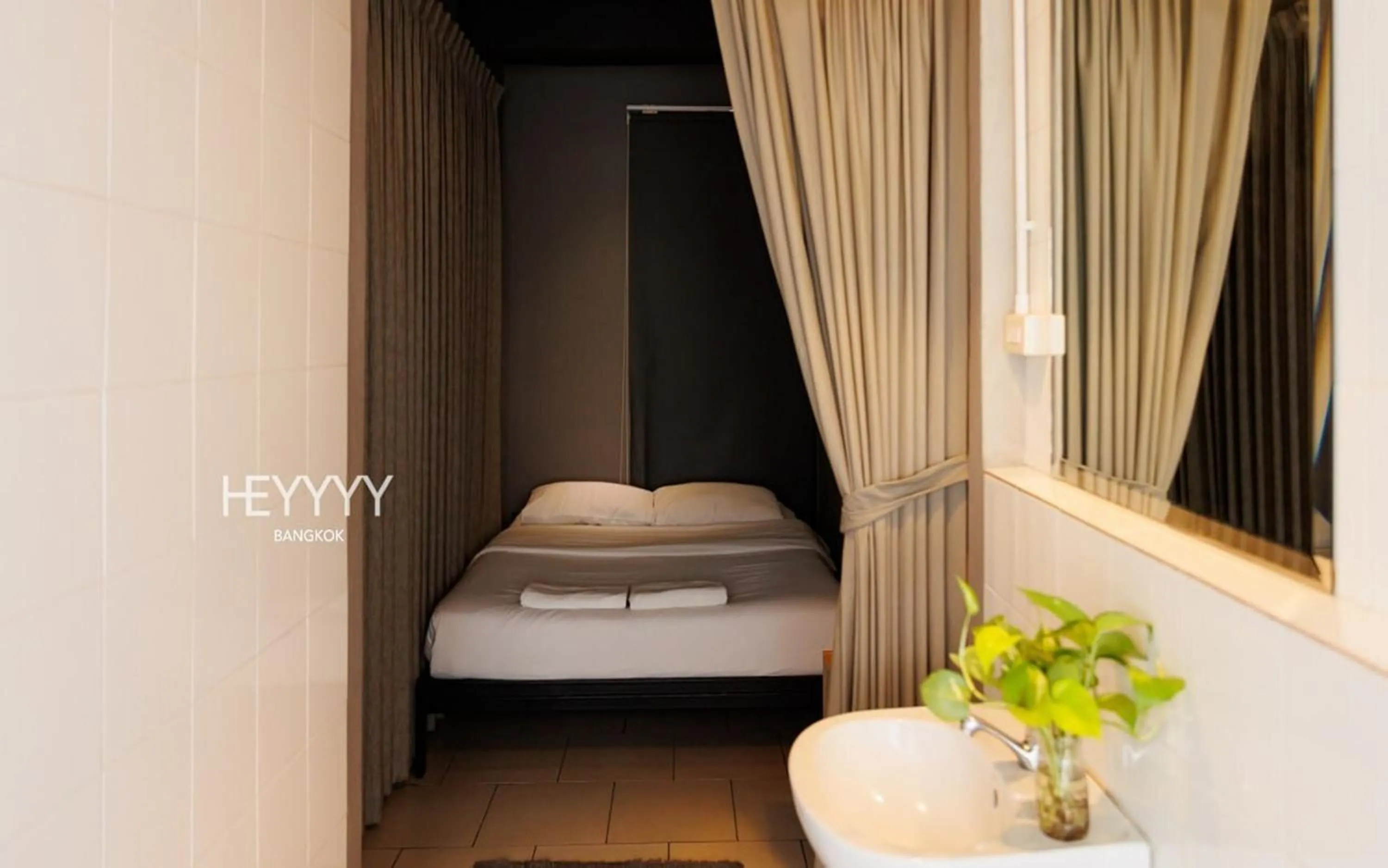 Standard Queen Room in Heyyyy Bangkok