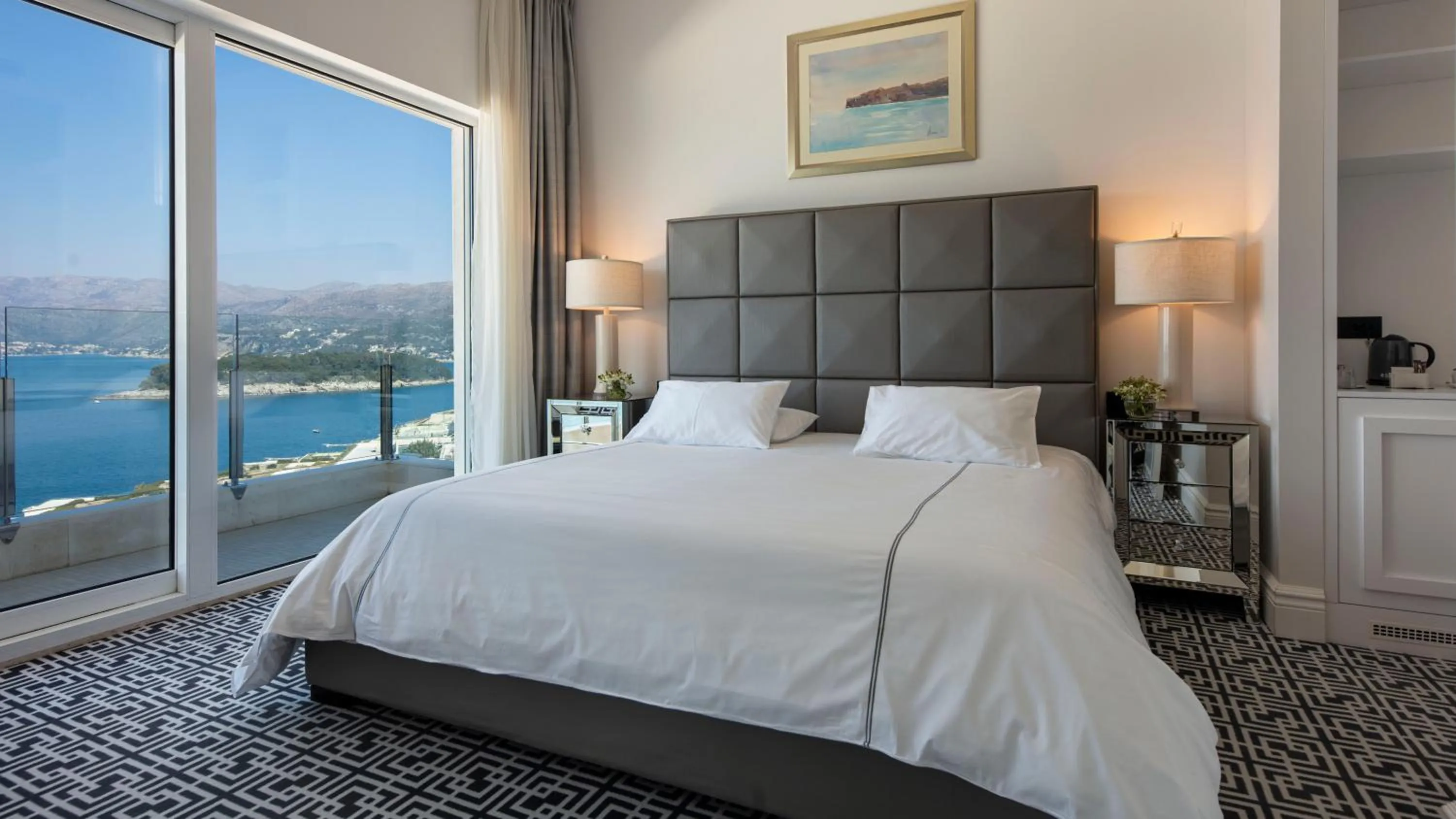 Royal  Sky Room with Sea View and Balcony in Royal Neptun Hotel