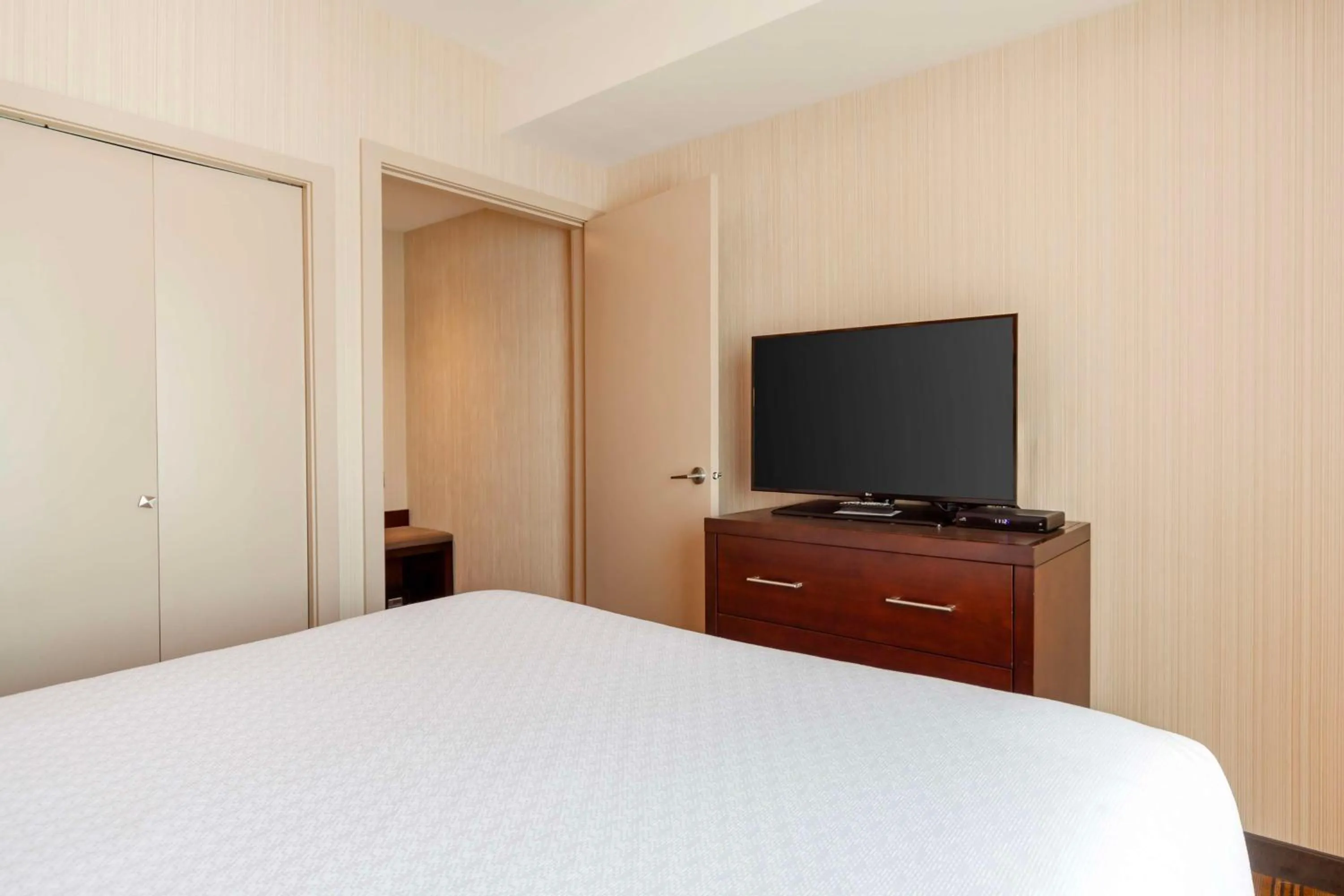 King Room with Kitchenette in Best Western Plus Chateau Fort St. John