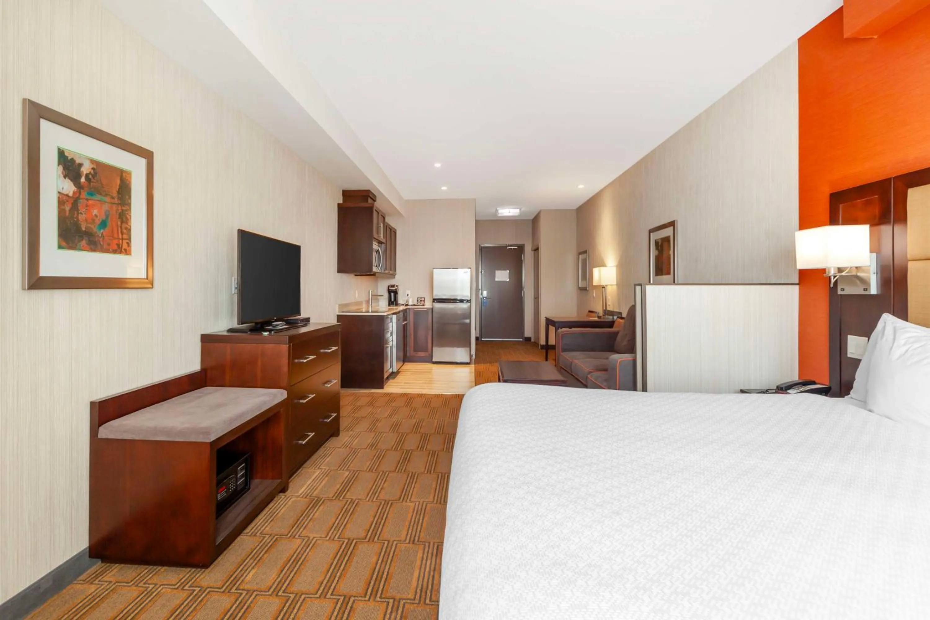 Two-Bedroom King Suite in Best Western Plus Chateau Fort St. John