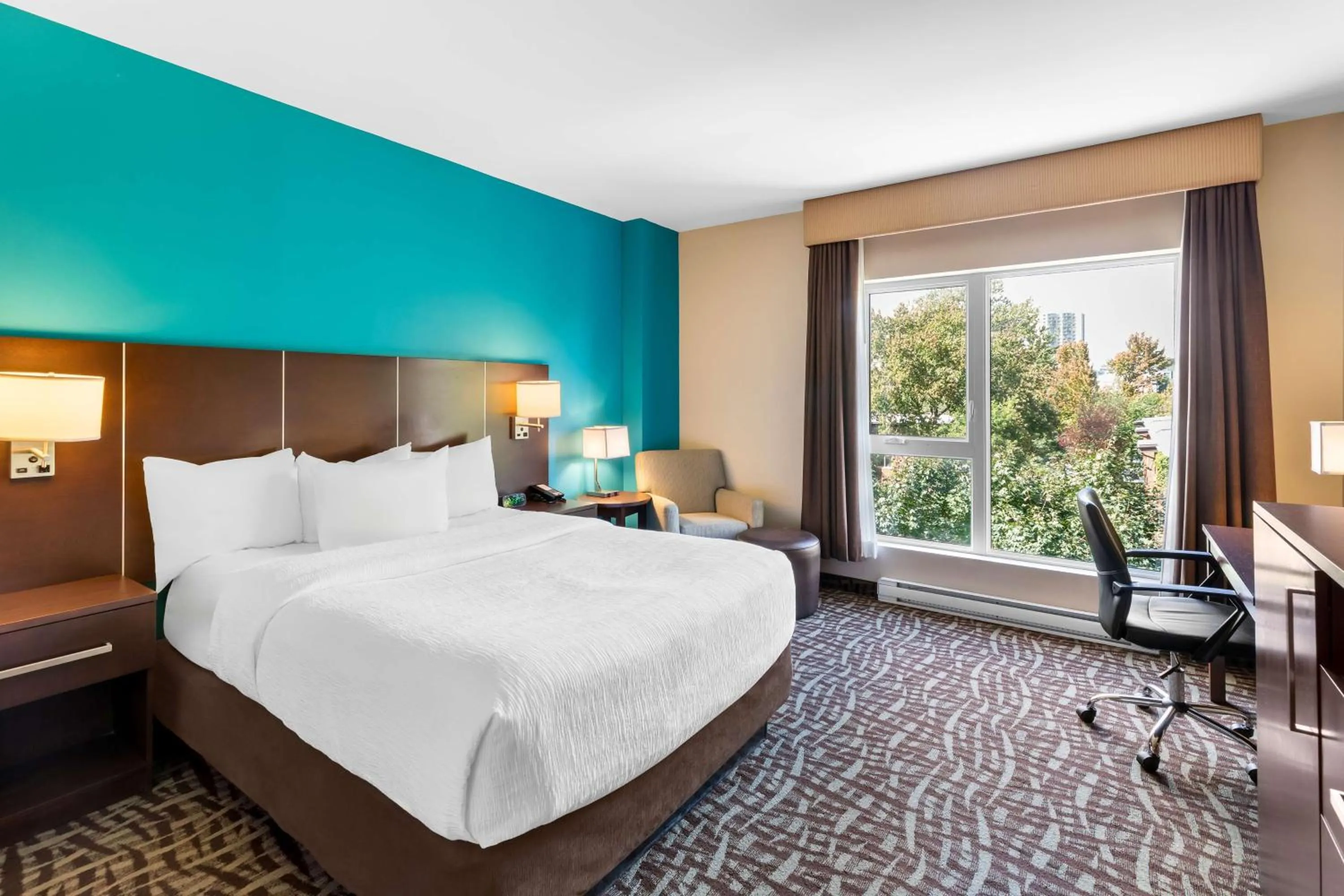 Queen Room - Non-Smoking in Best Western Plus Hotel Montreal