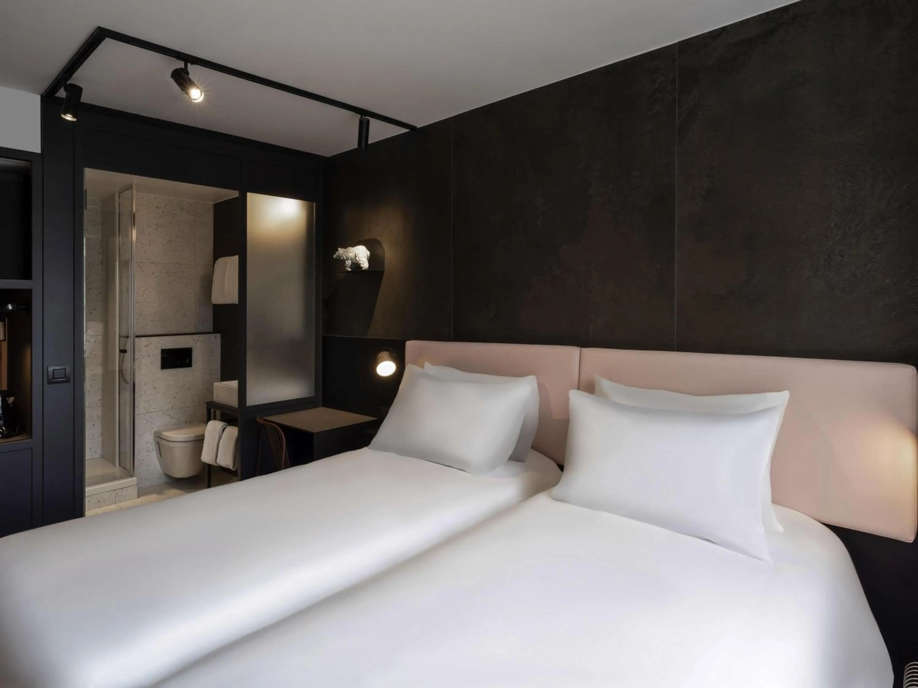 Comfort Twin Room - Street Side in TRIBE Paris Batignolles