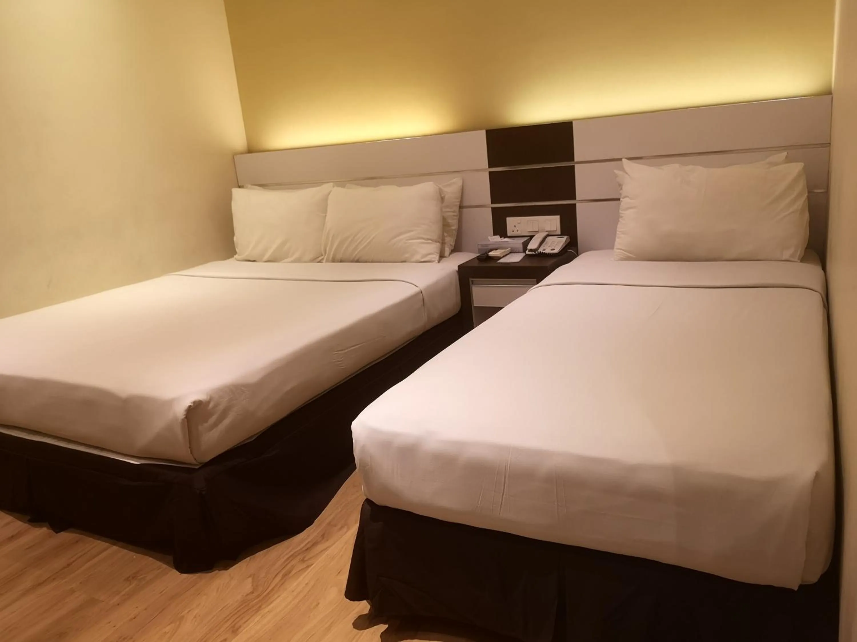 Standard Triple Room in Seasons View Hotel