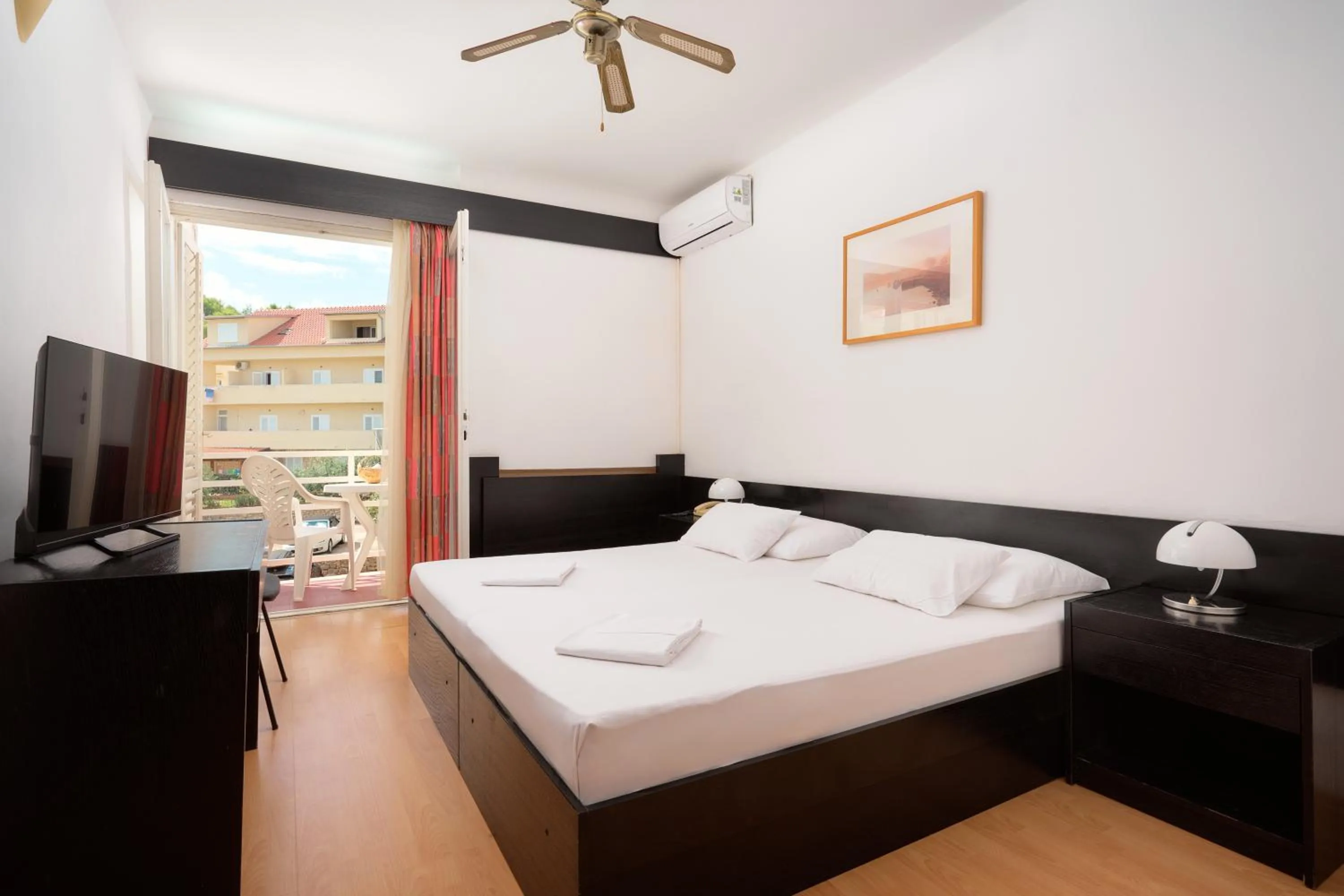 Standard Double or Twin Room with Balcony - single occupancy in Hotel Hvar
