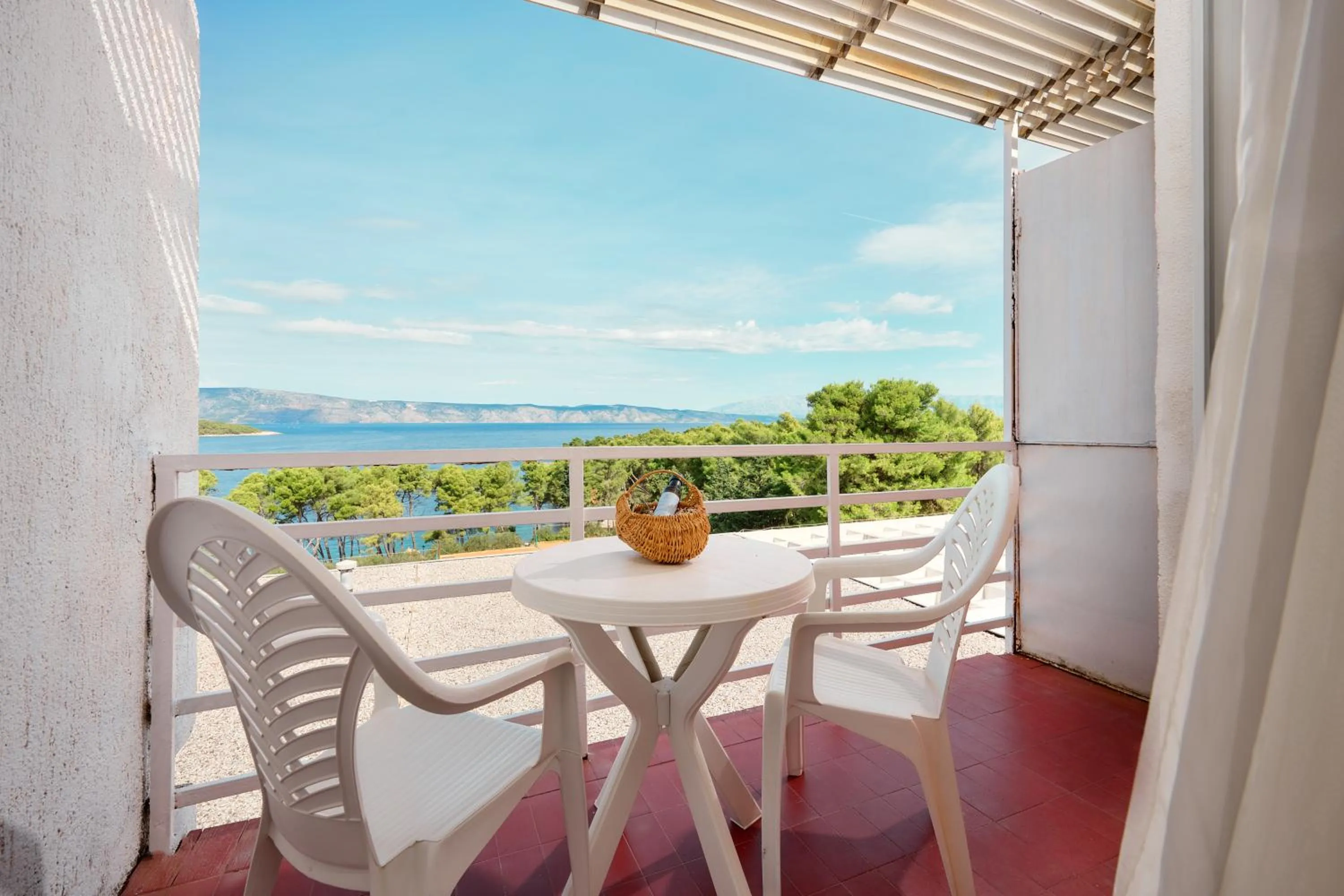 Family Room with Seaside View and Balcony 2+1 - single occupancy in Hotel Hvar