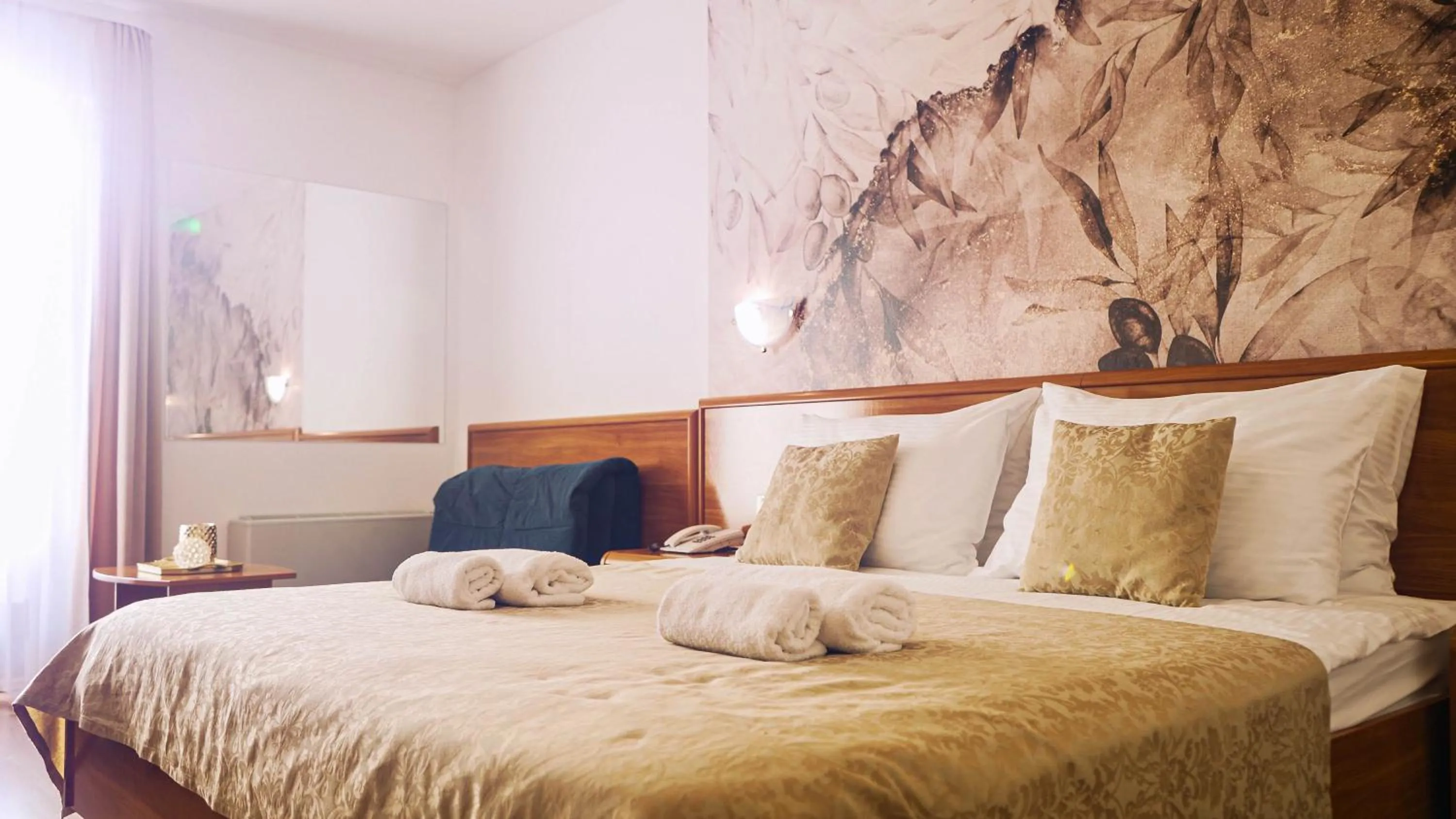 Double or Twin Room with Extra Bed in Hotel Villa Letan