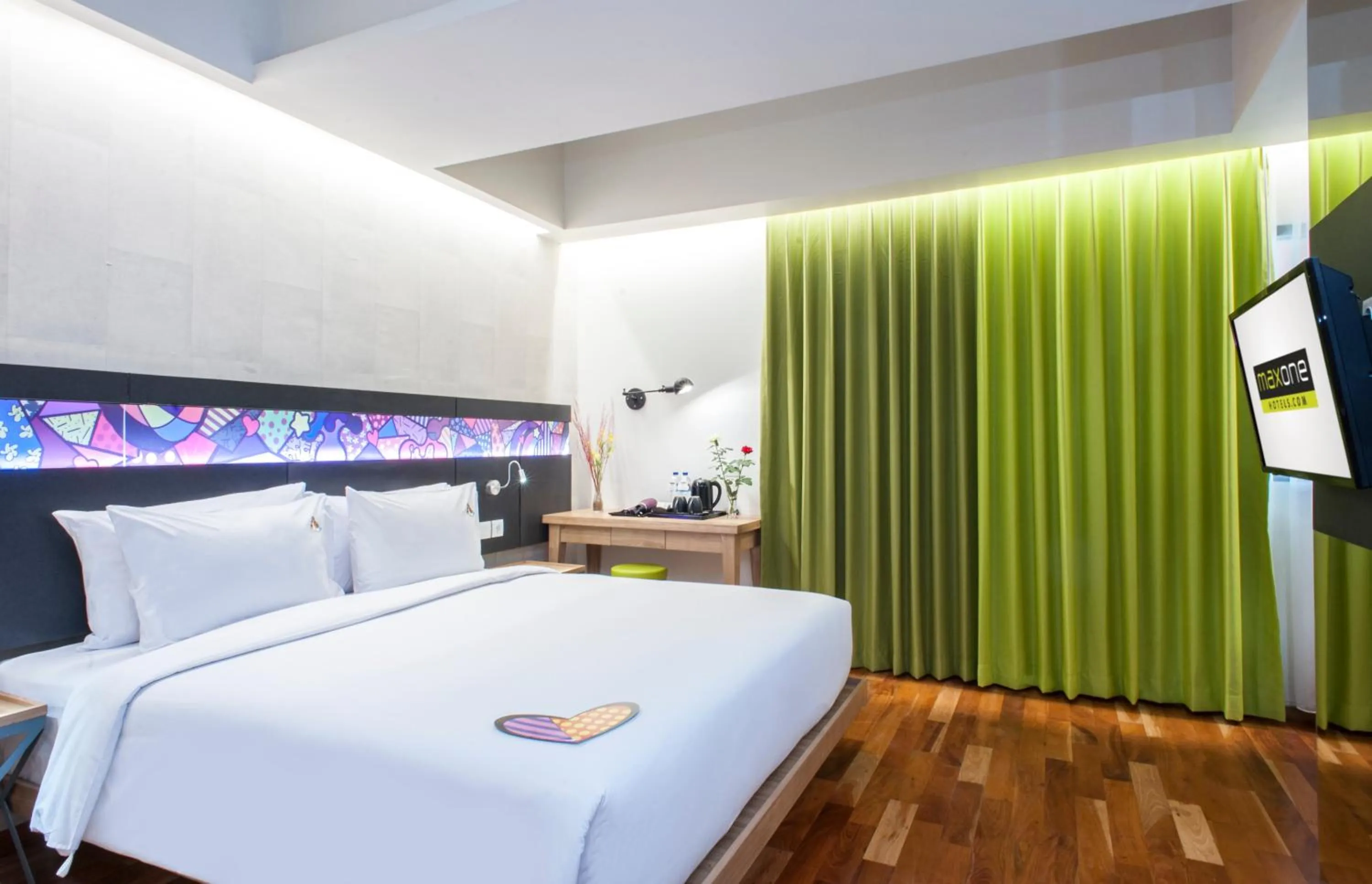 Happiness Double or Twin Room in MaxOneHotels at Dharmahusada Surabaya