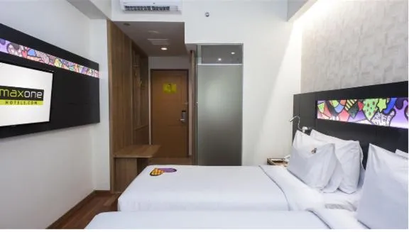 Twin Room in MaxOneHotels at Dharmahusada Surabaya