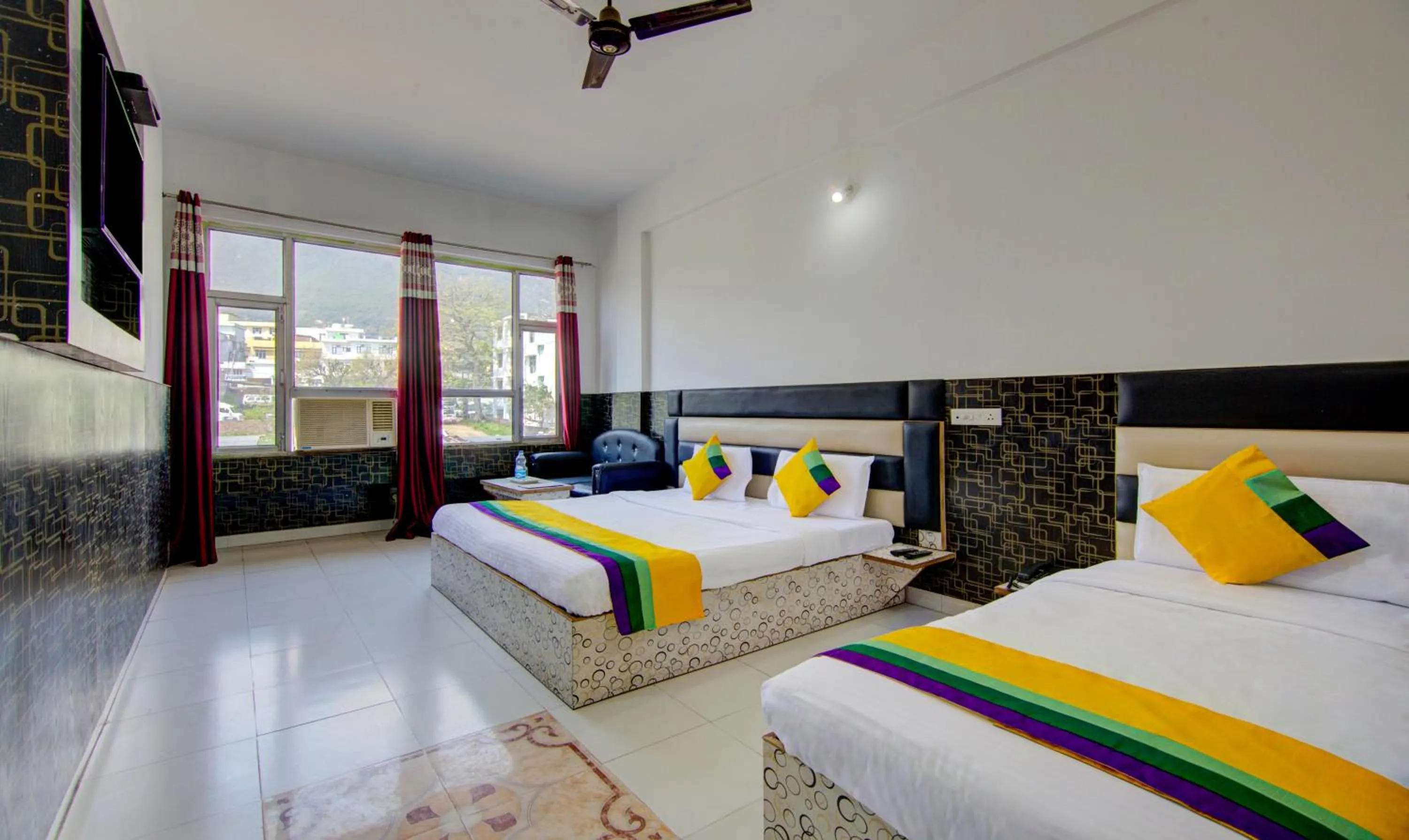 Deluxe Double Room in Itsy Hotels Satya Shree