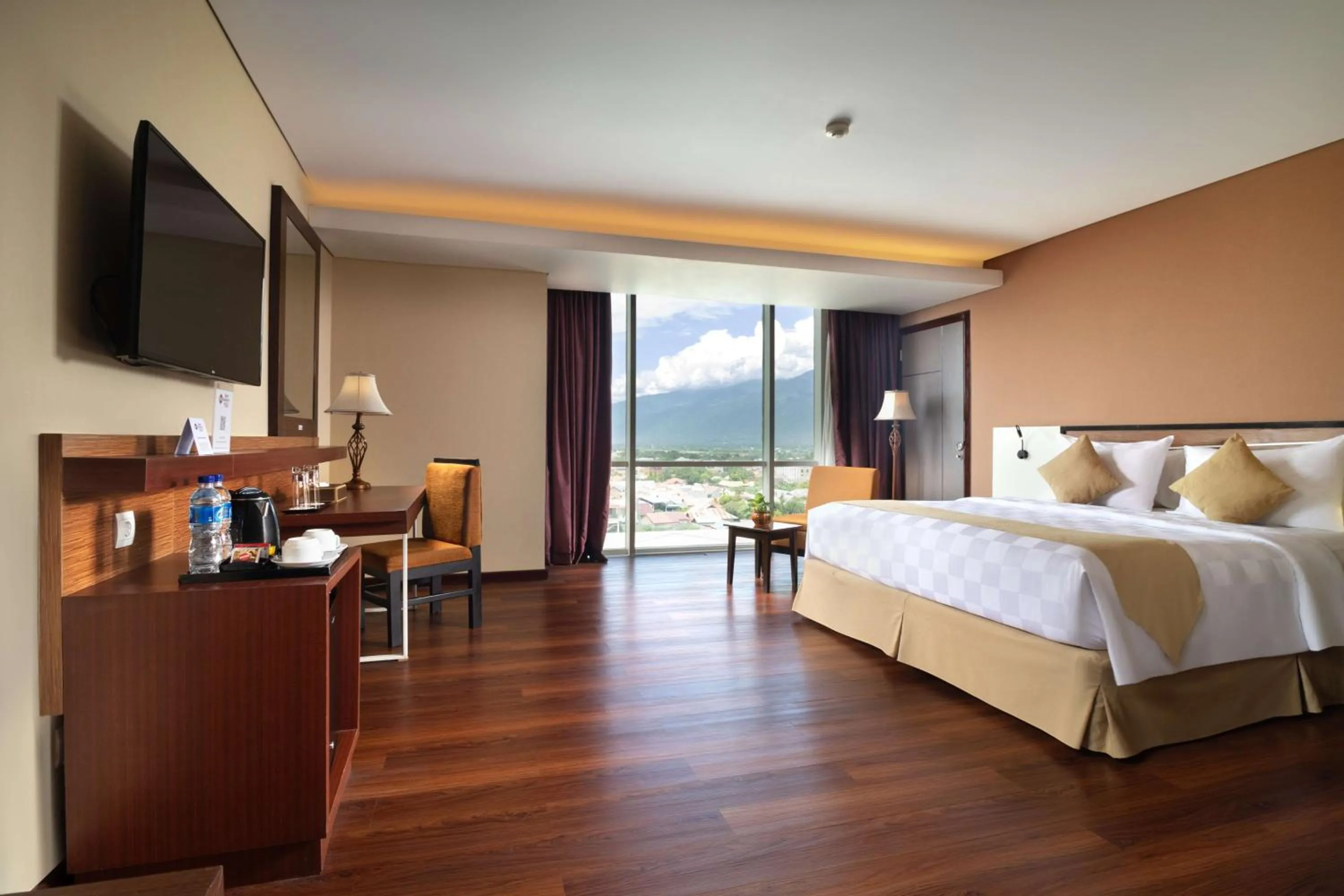 Deluxe Queen Room with City View – Non-Smoking in Best Western Plus Coco Palu