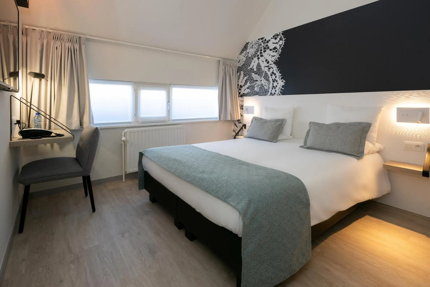 Comfort Double Room with Shower in Martin's Brugge