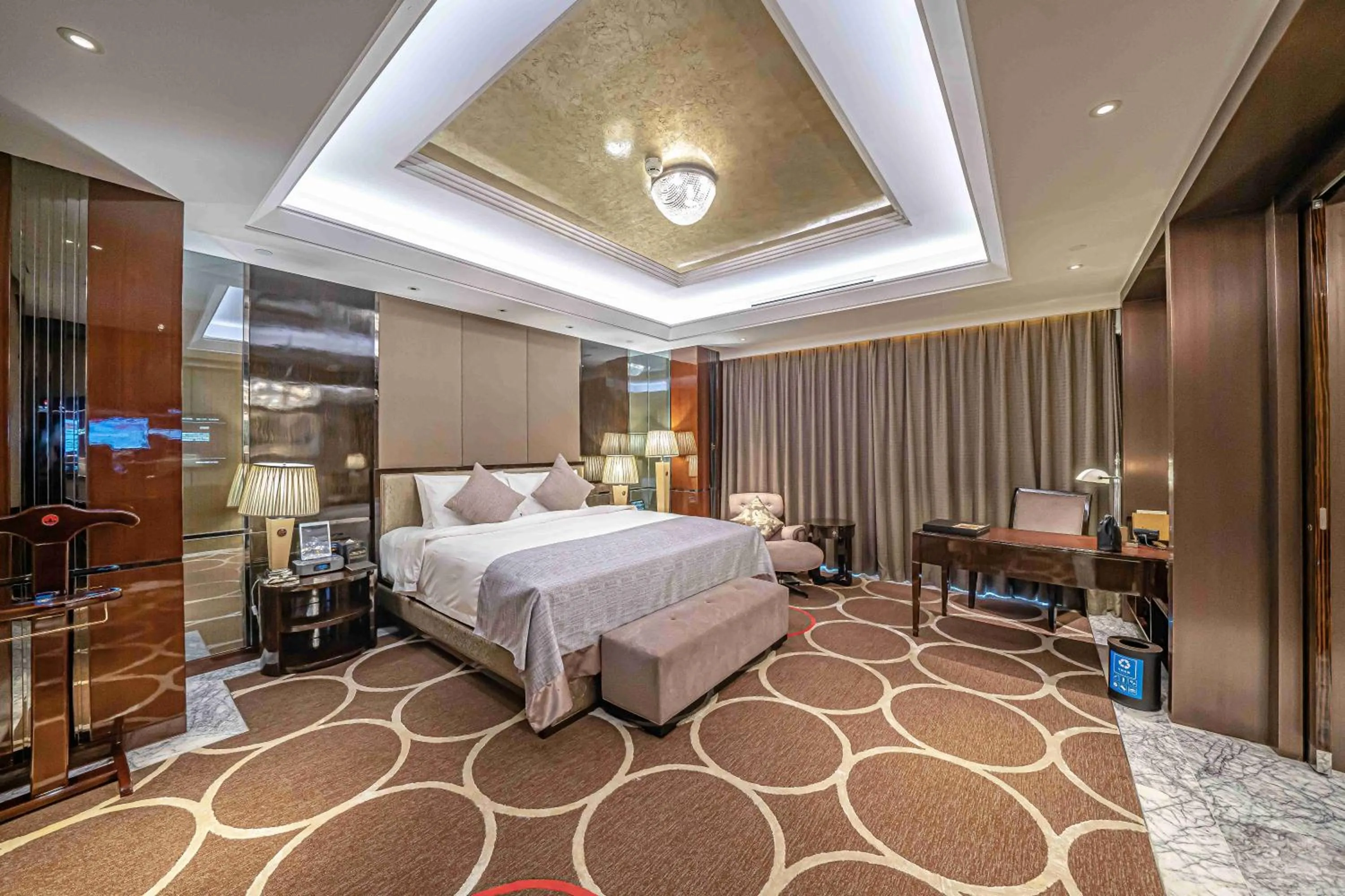 Deluxe Suite in Zhaolin Grand Hotel