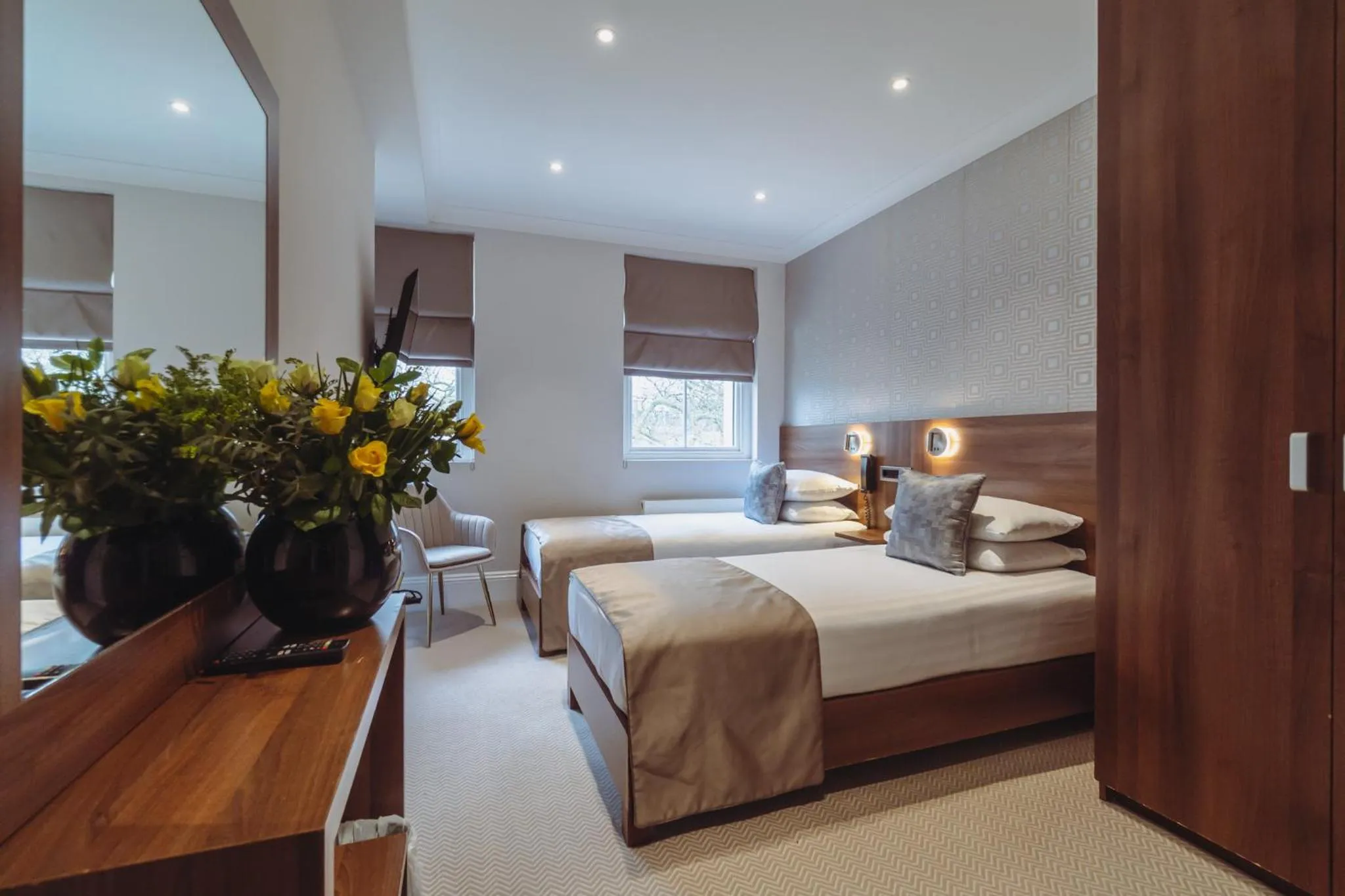 Twin Room with Garden View in London House Hotel