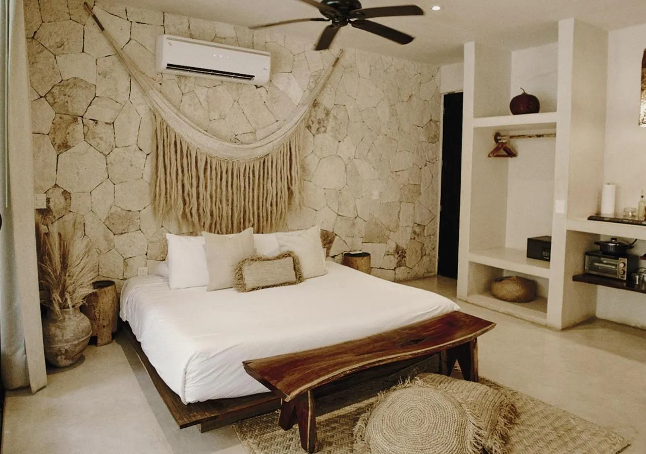 Jungle Studio in Una Vida