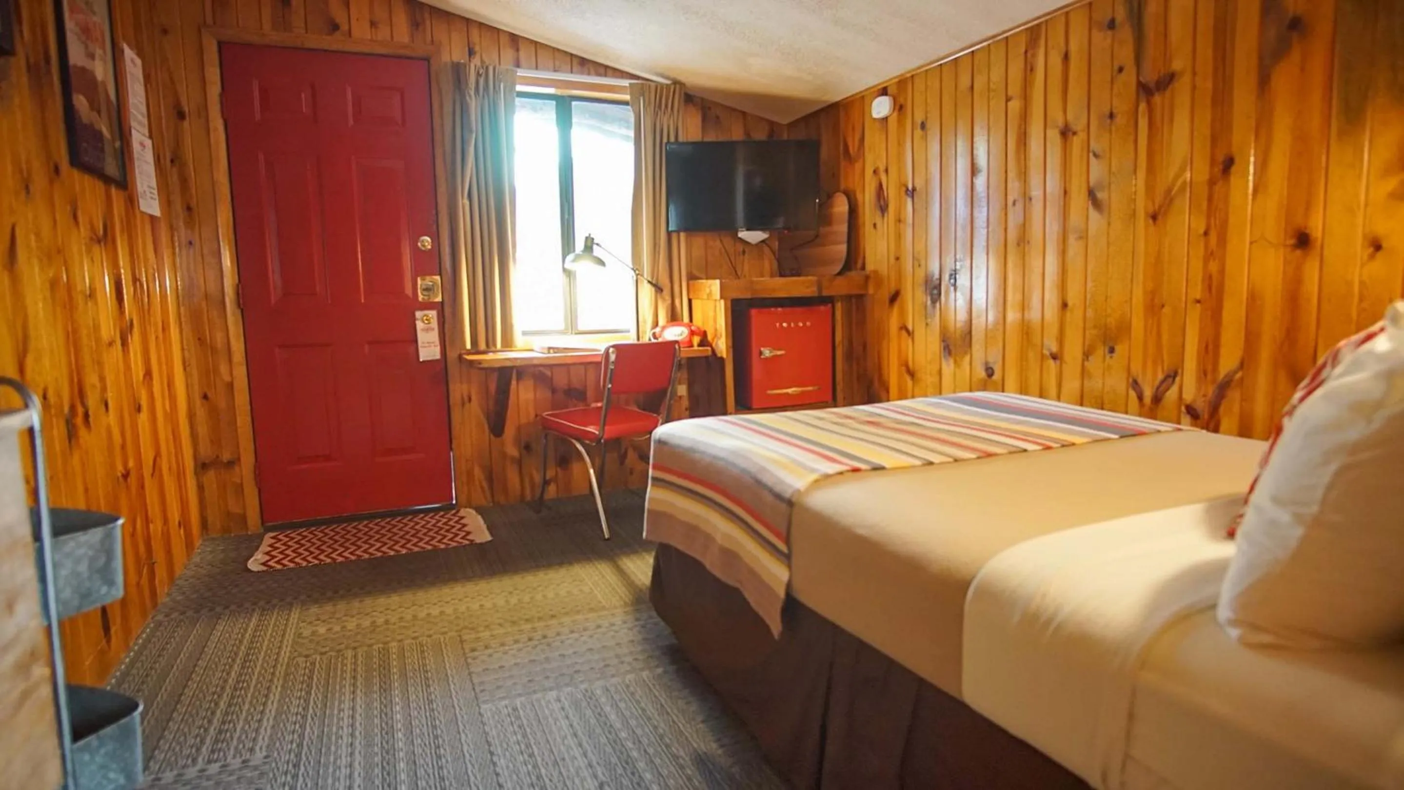 Cozy Up in Foot of the Mountain Motel