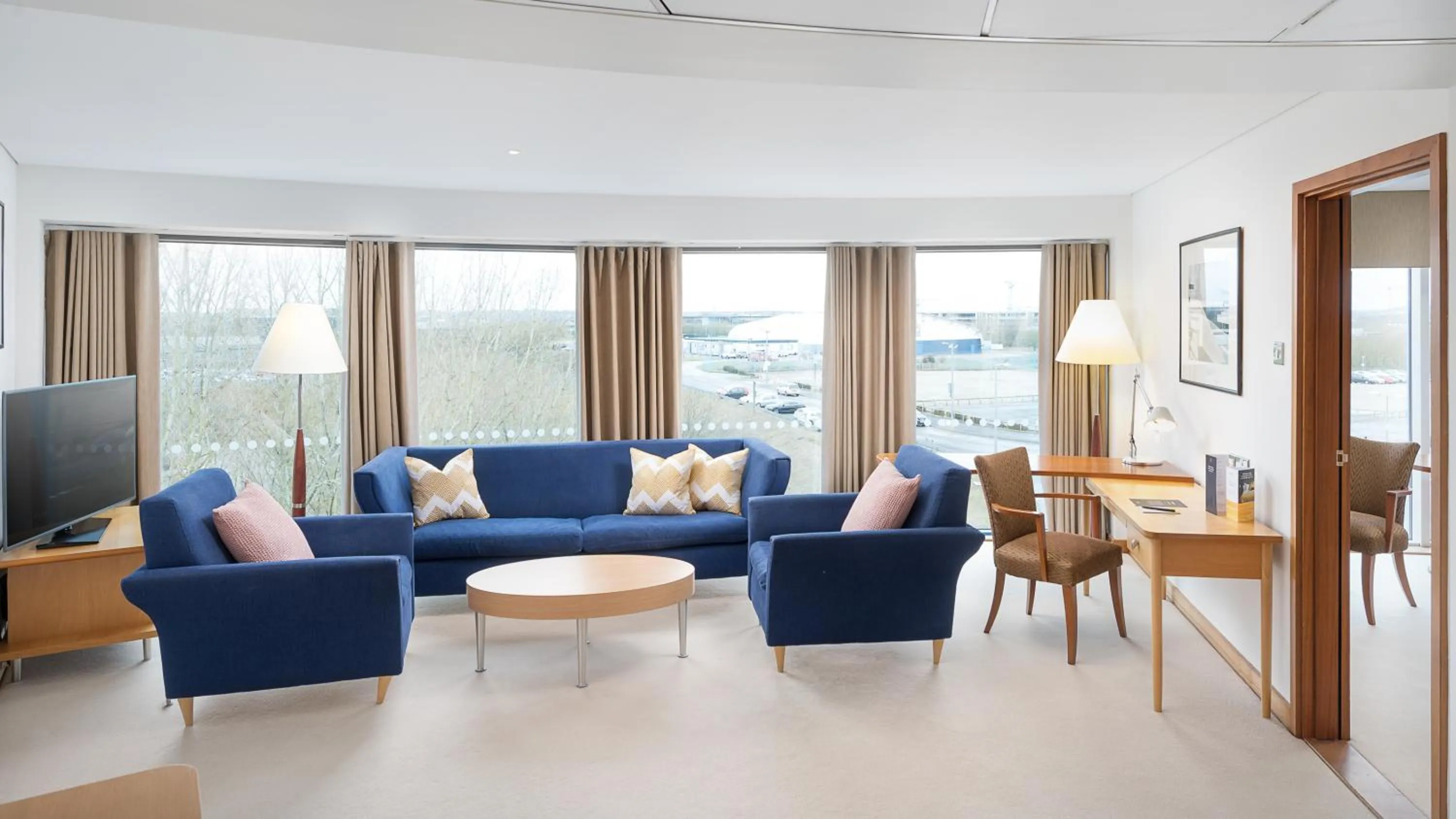 One-Bedroom King Suite with Living Area in voco Reading