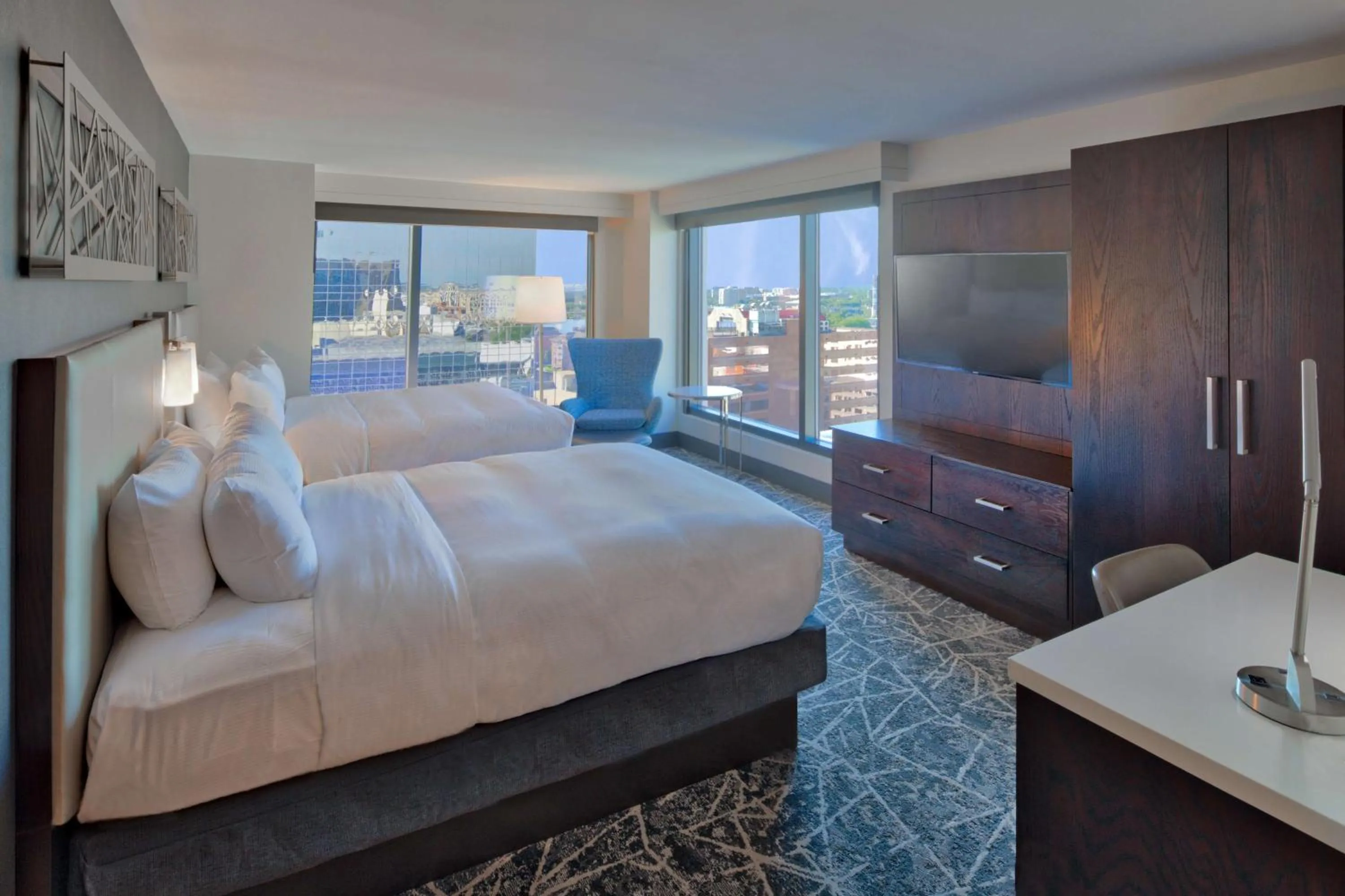 Queen Room with Two Queen Beds and Tub - Mobility Accessible in Hilton Norfolk The Main