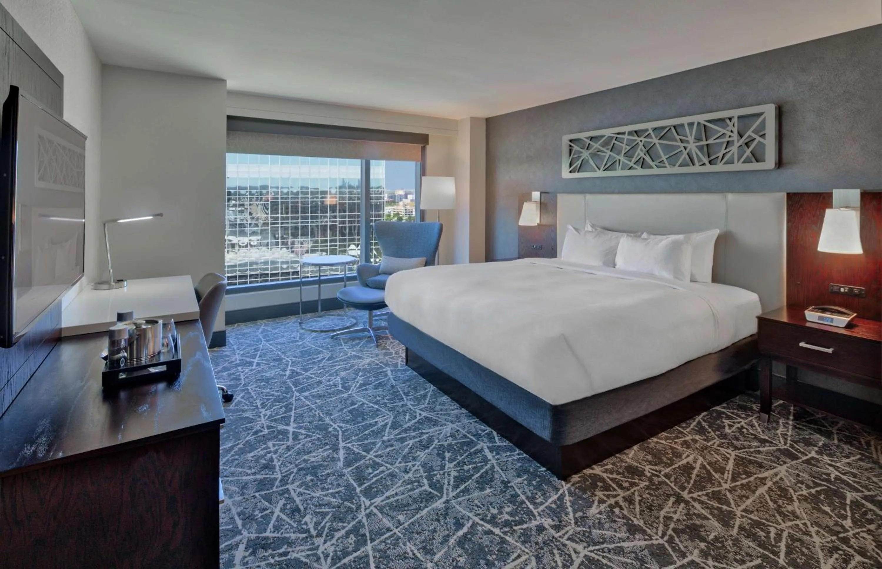 King Room with Partial River View in Hilton Norfolk The Main