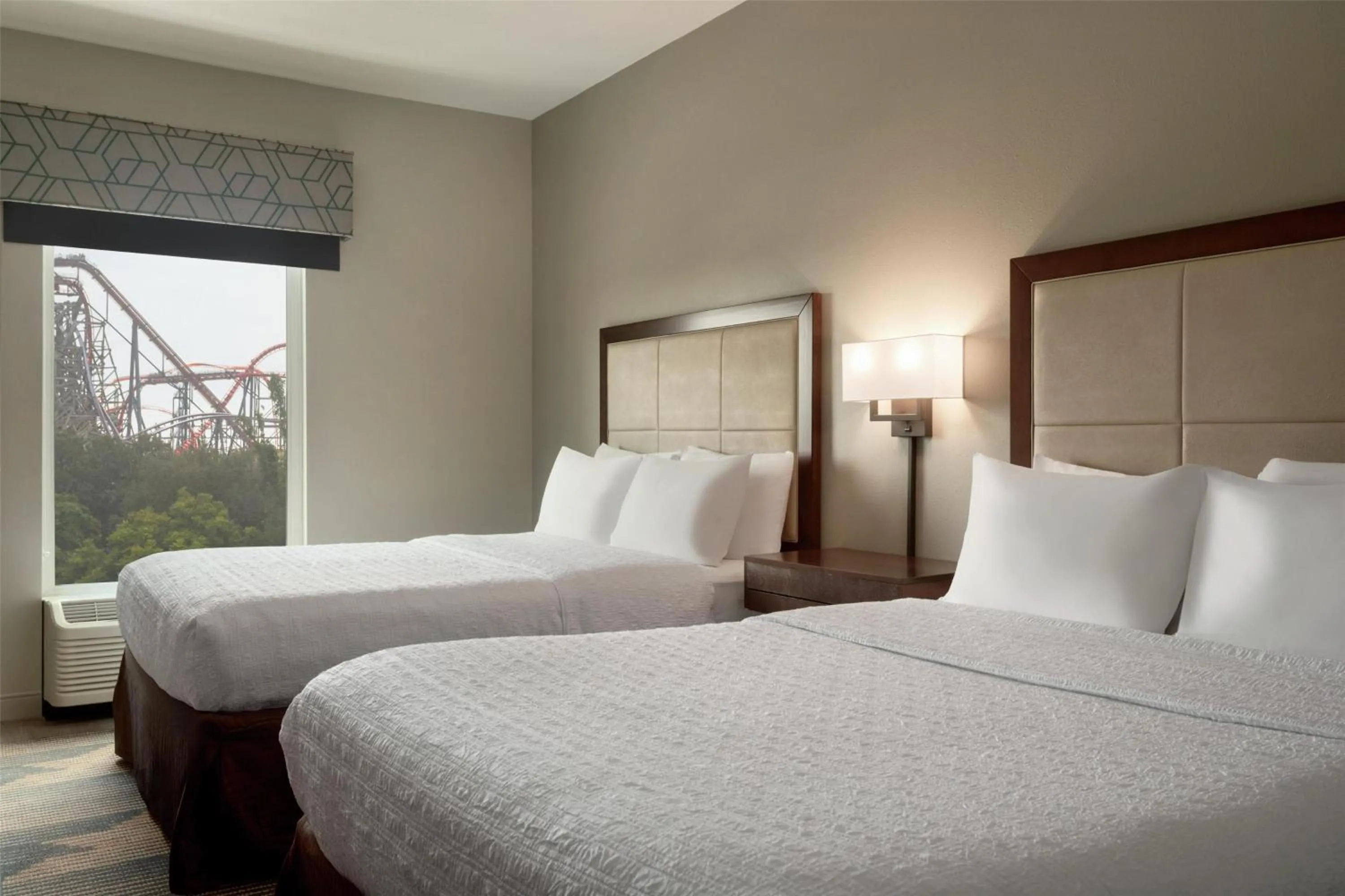 Queen Room with Two Queen Beds - Hearing Access/Non-Smoking in Hampton Inn & Suites by Hilton Tampa Busch Gardens Area