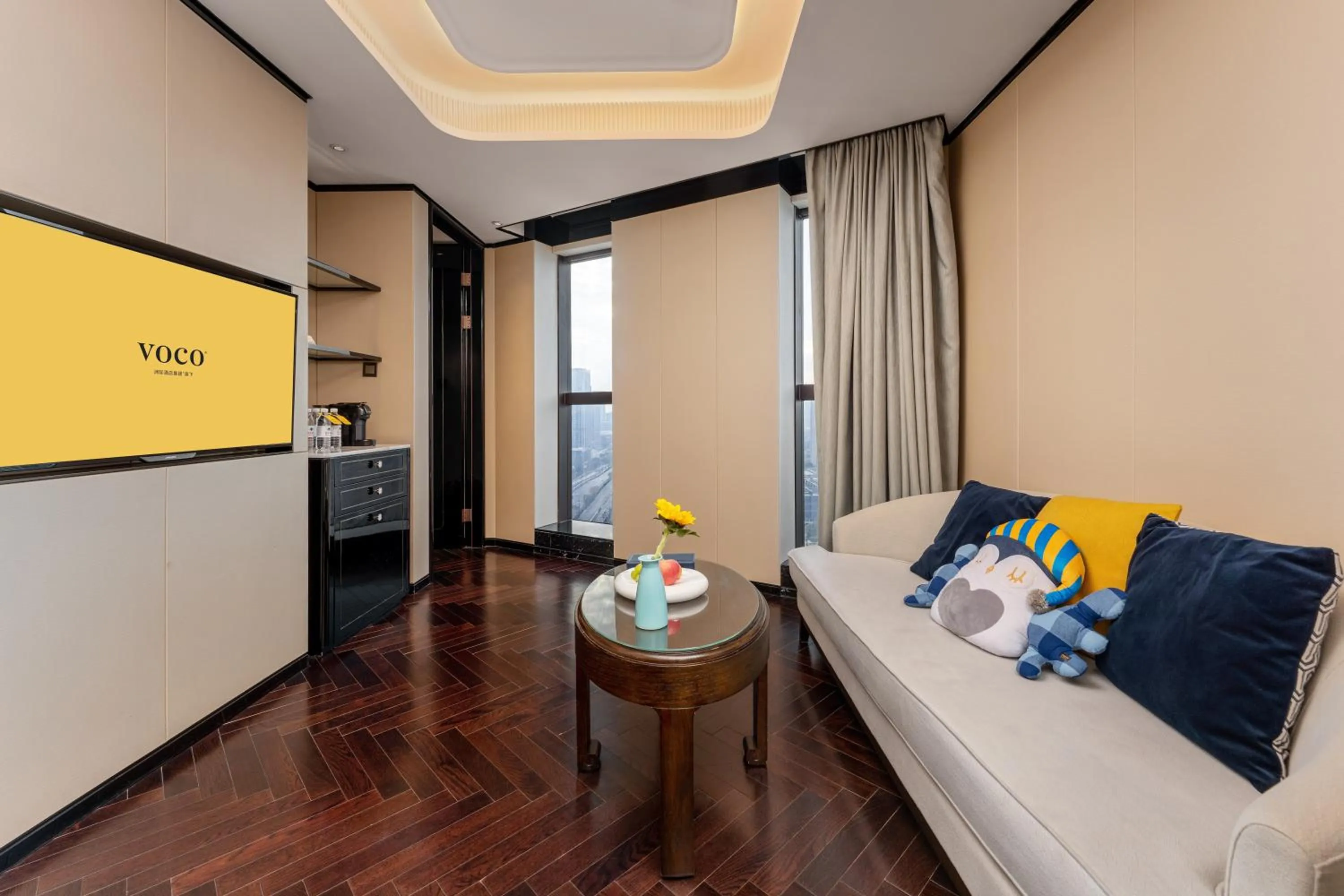 One-Bedroom King Suite in voco - Hangzhou Binjiang Minghao by IHG