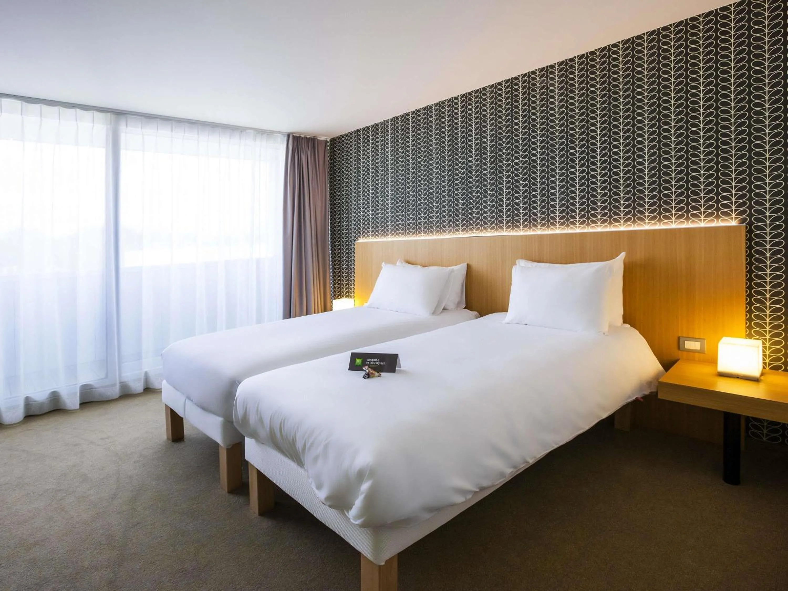 Superior Room with two single beds in ibis Styles Kortrijk Expo