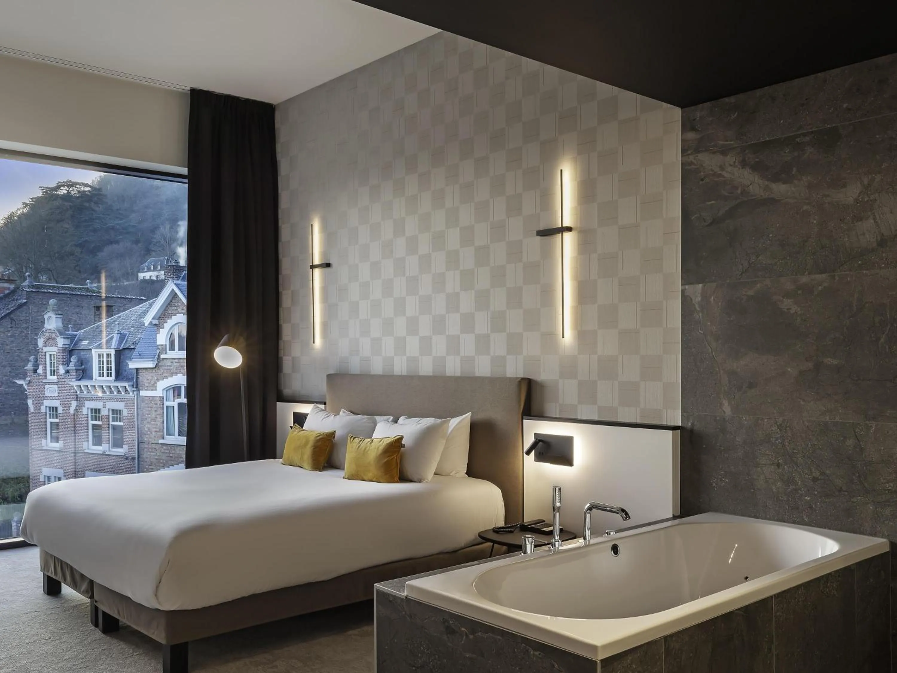 Junior King Suite with Balneo Bathtub and Citadel or River View in Mercure Namur Hotel