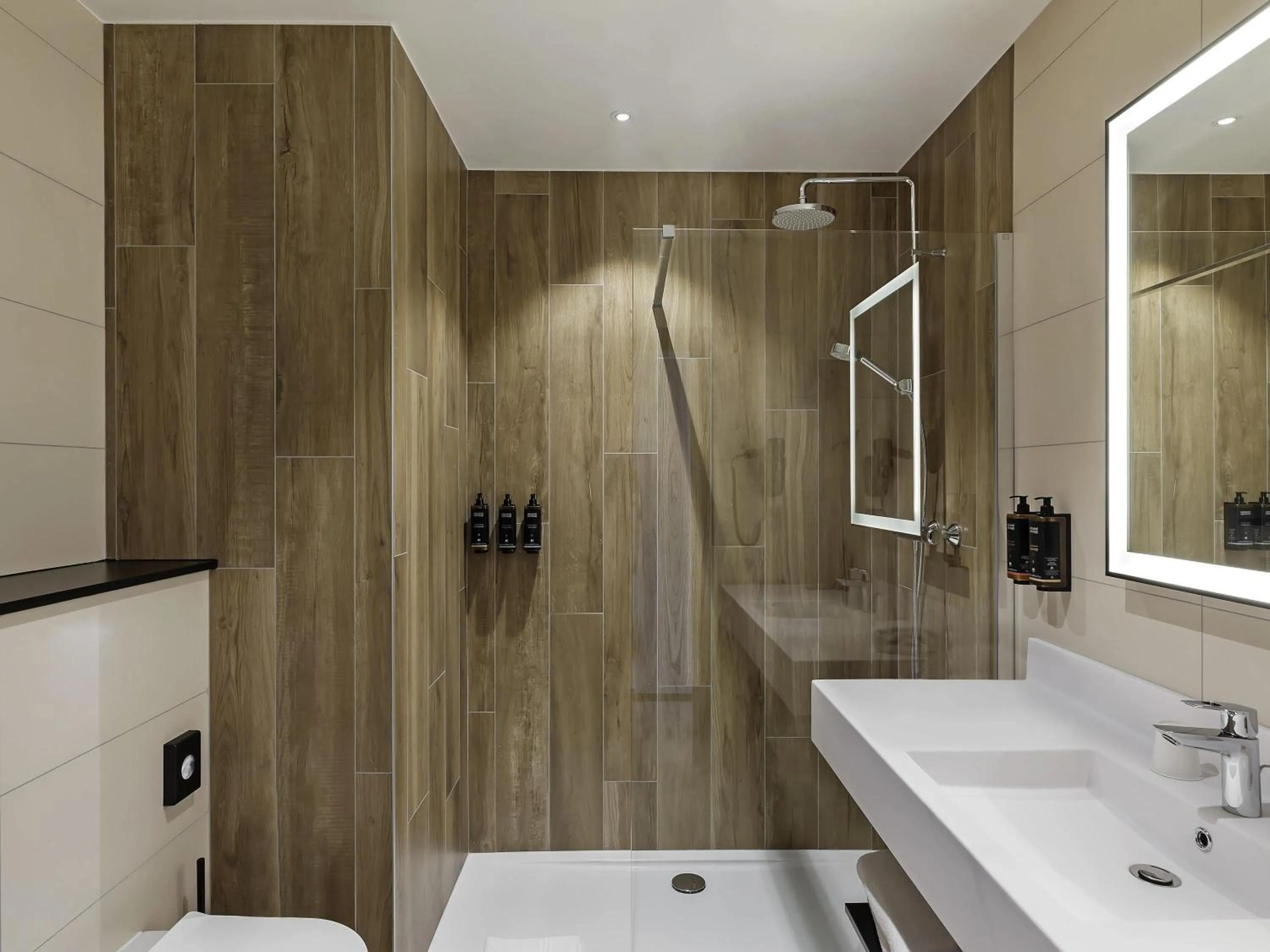 Classic Double Room with Forest View in Mercure Namur Hotel