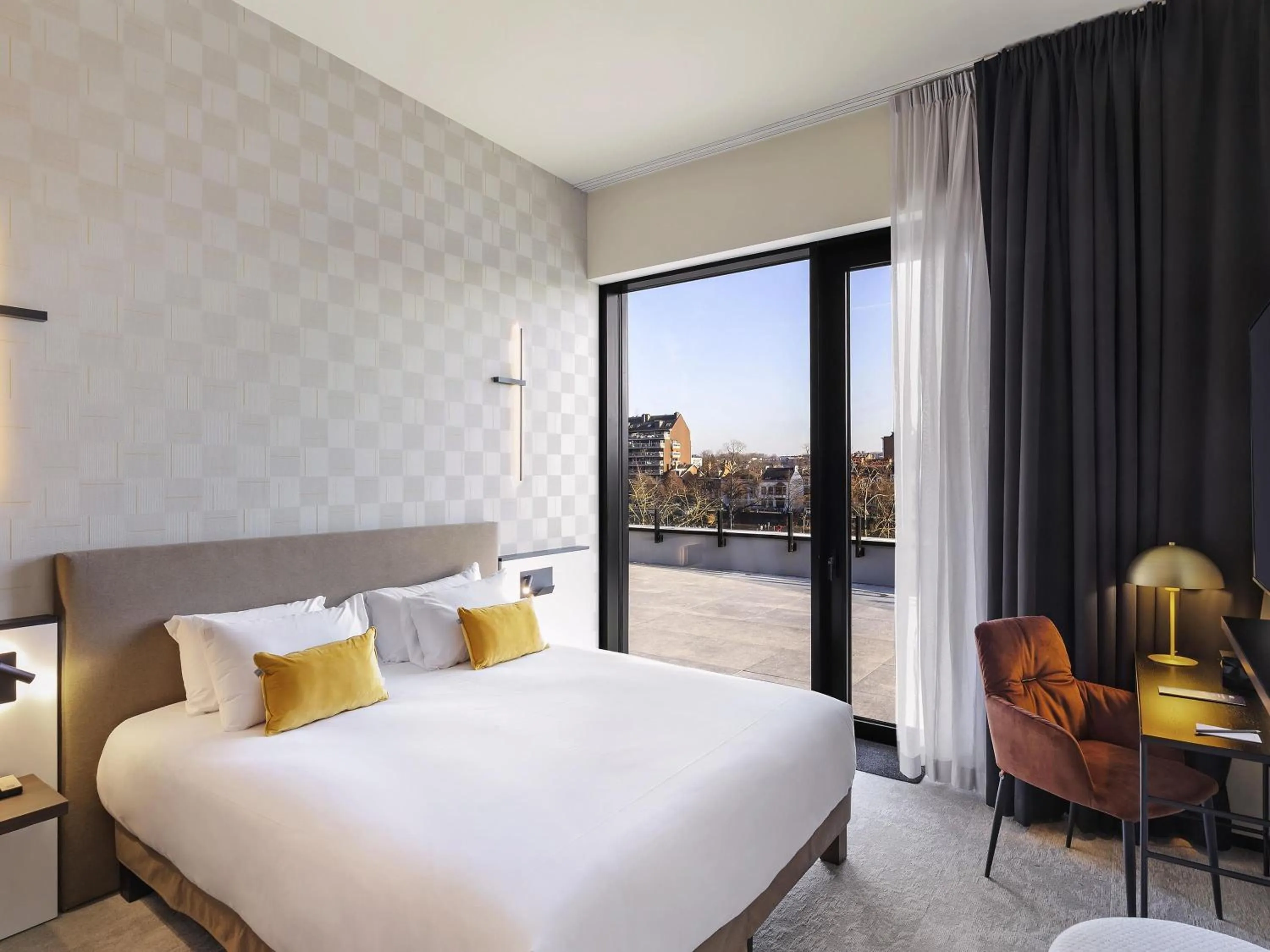 Privilege King Room with River View - Terrace Access in Mercure Namur Hotel