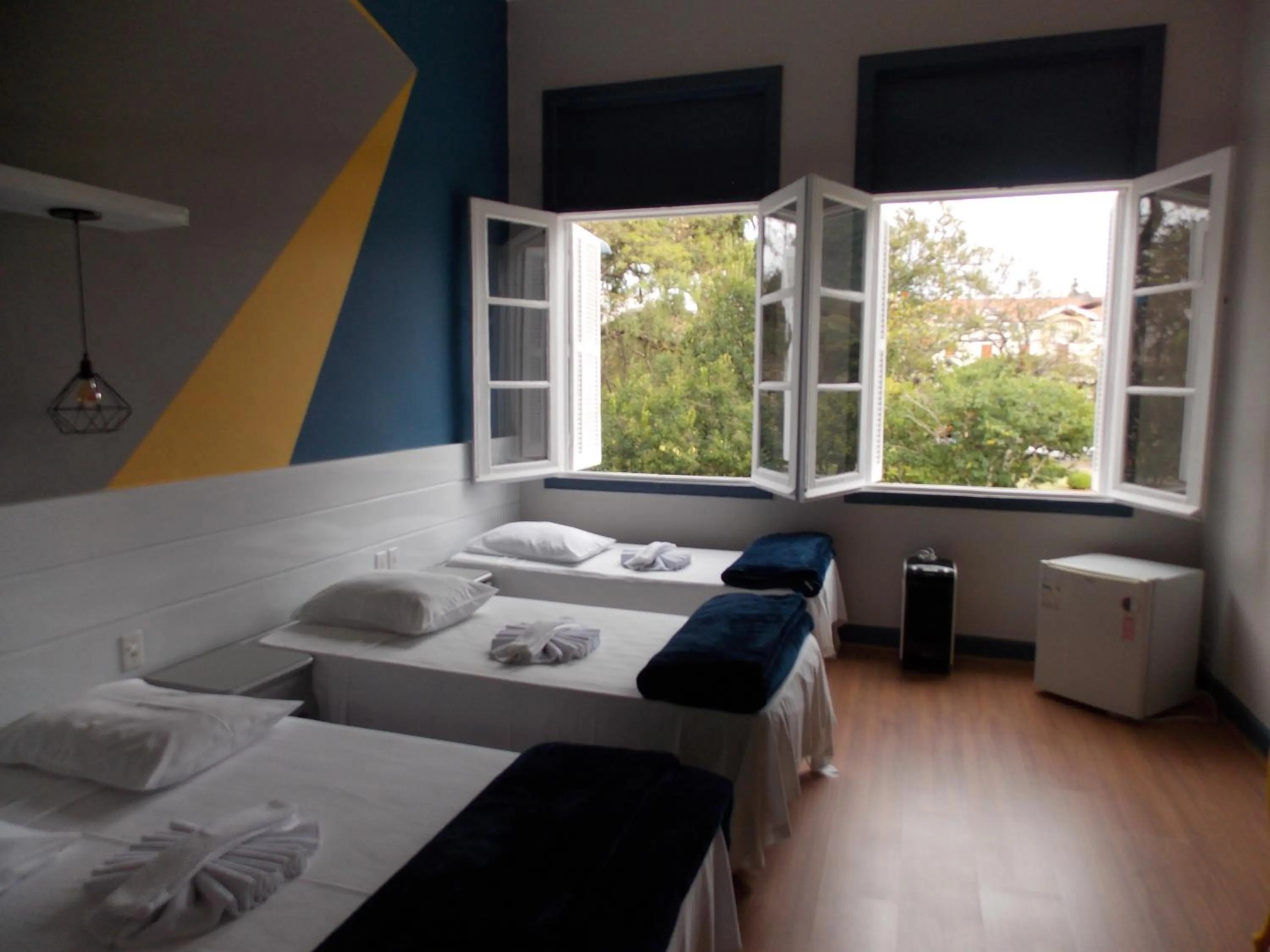 Standard Quadruple Room in MOVA Hotel D'oeste - Localizado em frente a Praça Principal da Cidade, na área Central - Pé na Praça