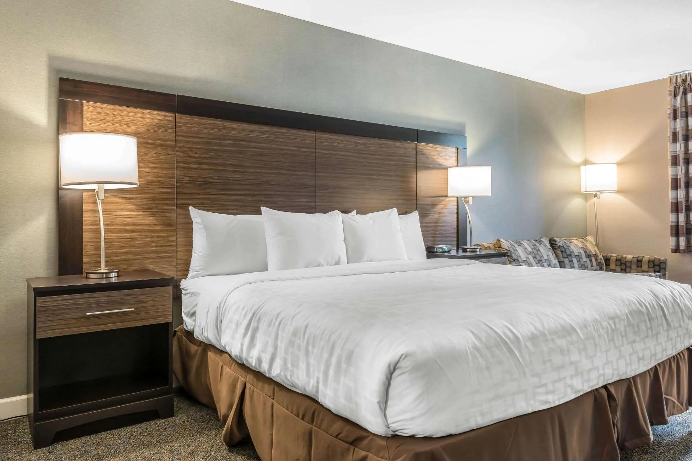 King Room with Sofa Bed - Non-Smoking in Clarion Inn Belle Vernon